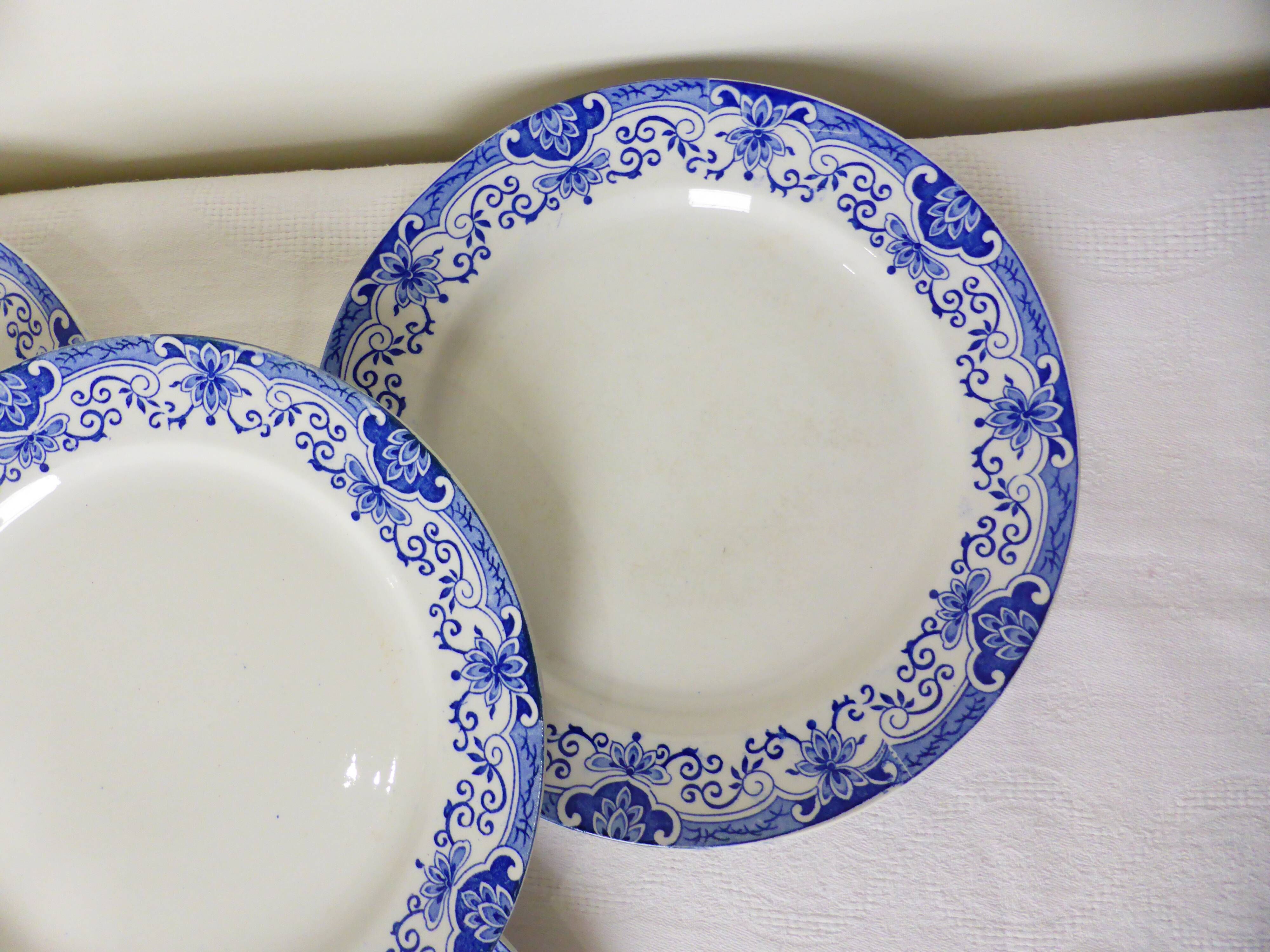 4 vintage dessert plates from the Boch Frères La Louvière model Dina 210357