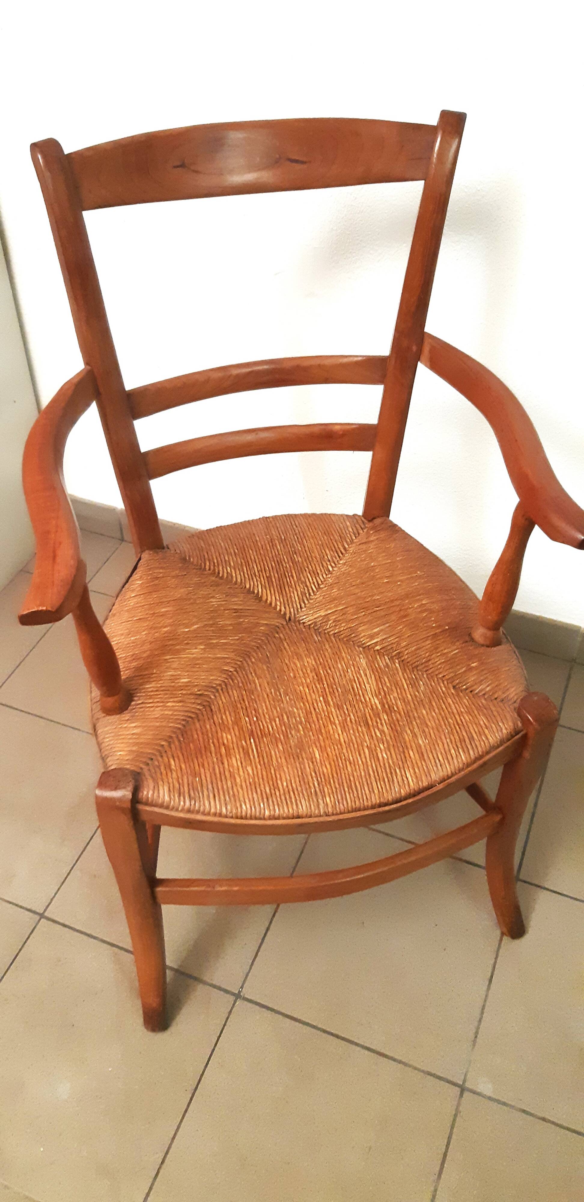 fauteuil rustique début XIXème en noyer blond