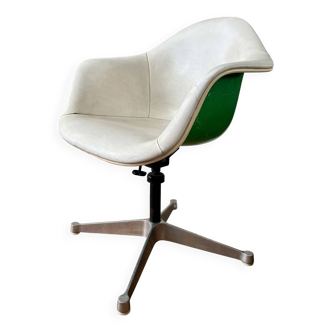 Fauteuil de direction DAT de Charles et Ray Eames d’Herman Miller 1950