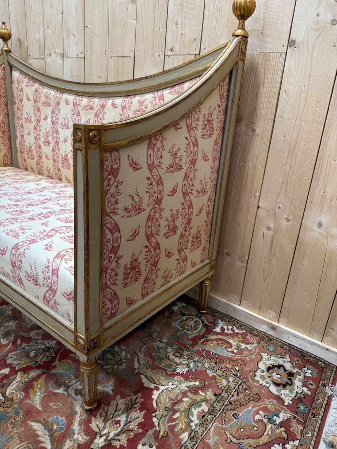 Salon canapé et paire de bergères – Époque Louis XVI – Bois réchampi et toi