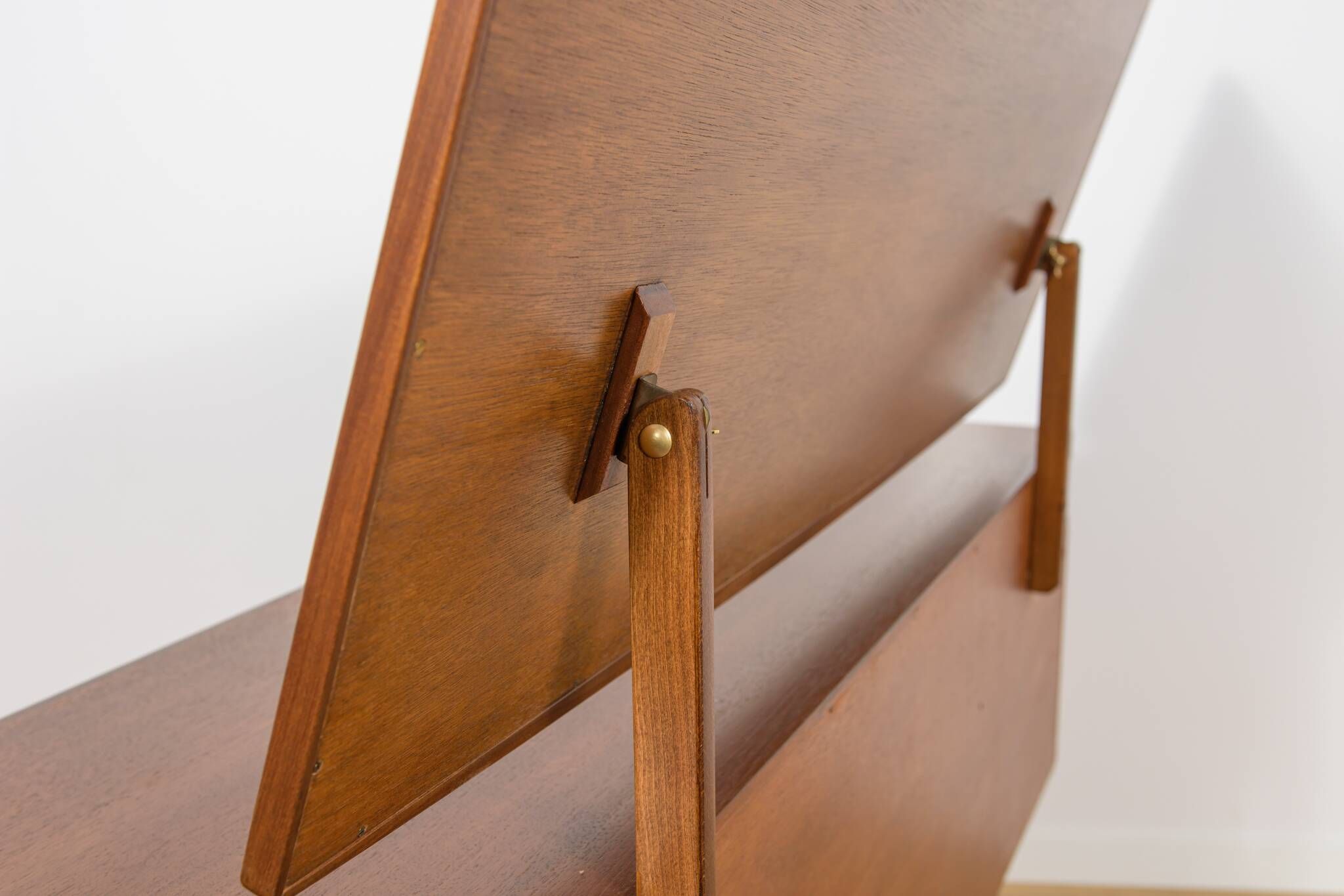 Table de maquillage en teck du milieu du siècle par Victor Wilkins pour G-Plan, Royaume-Uni, années 1960.