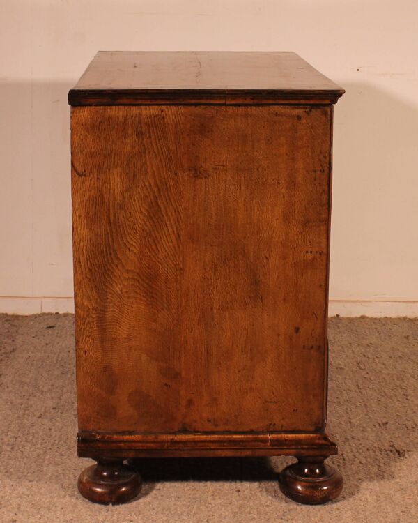 commode William and Mary en noyer du 17° siècle