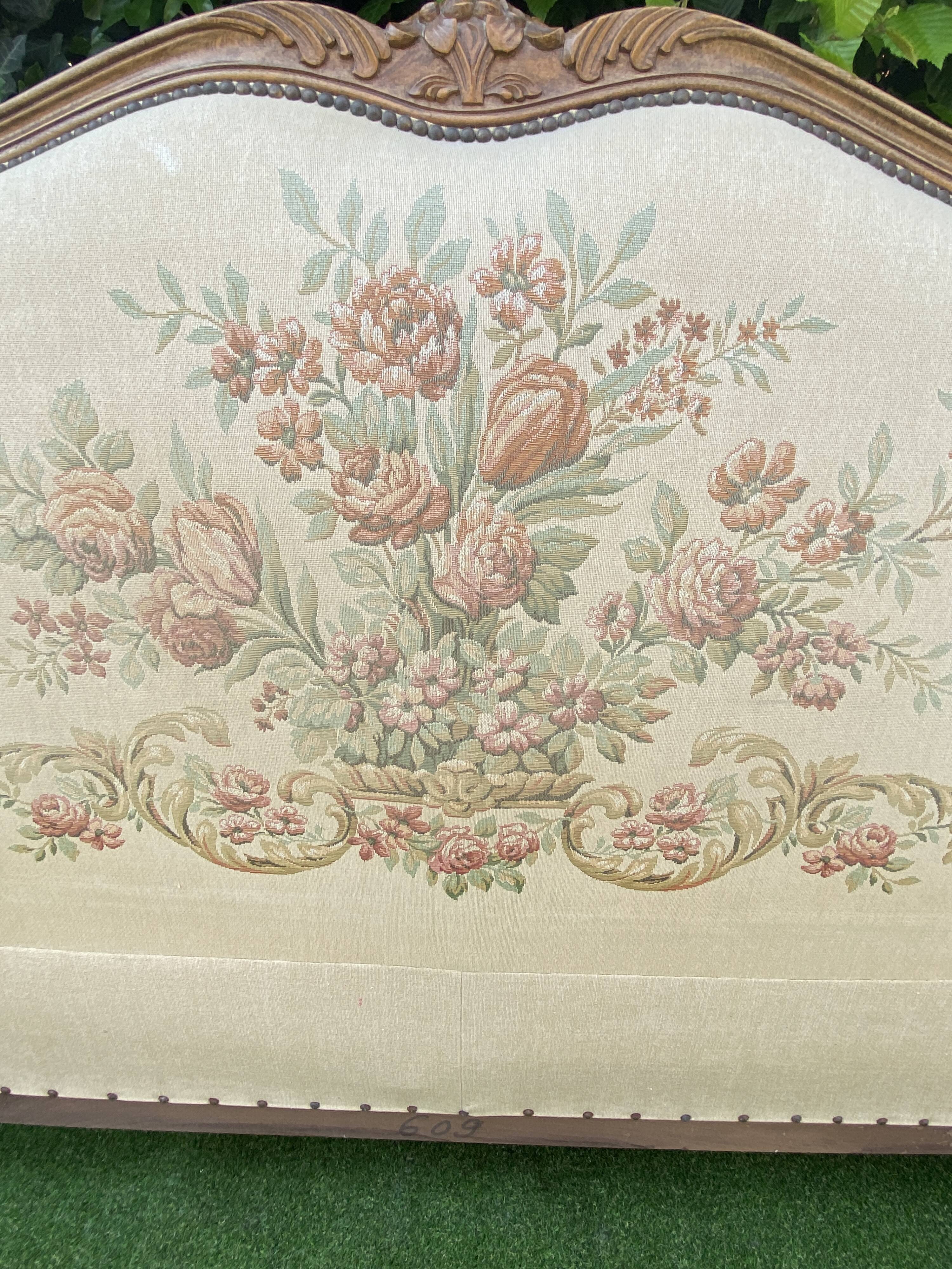 Basket bed and its two armchairs