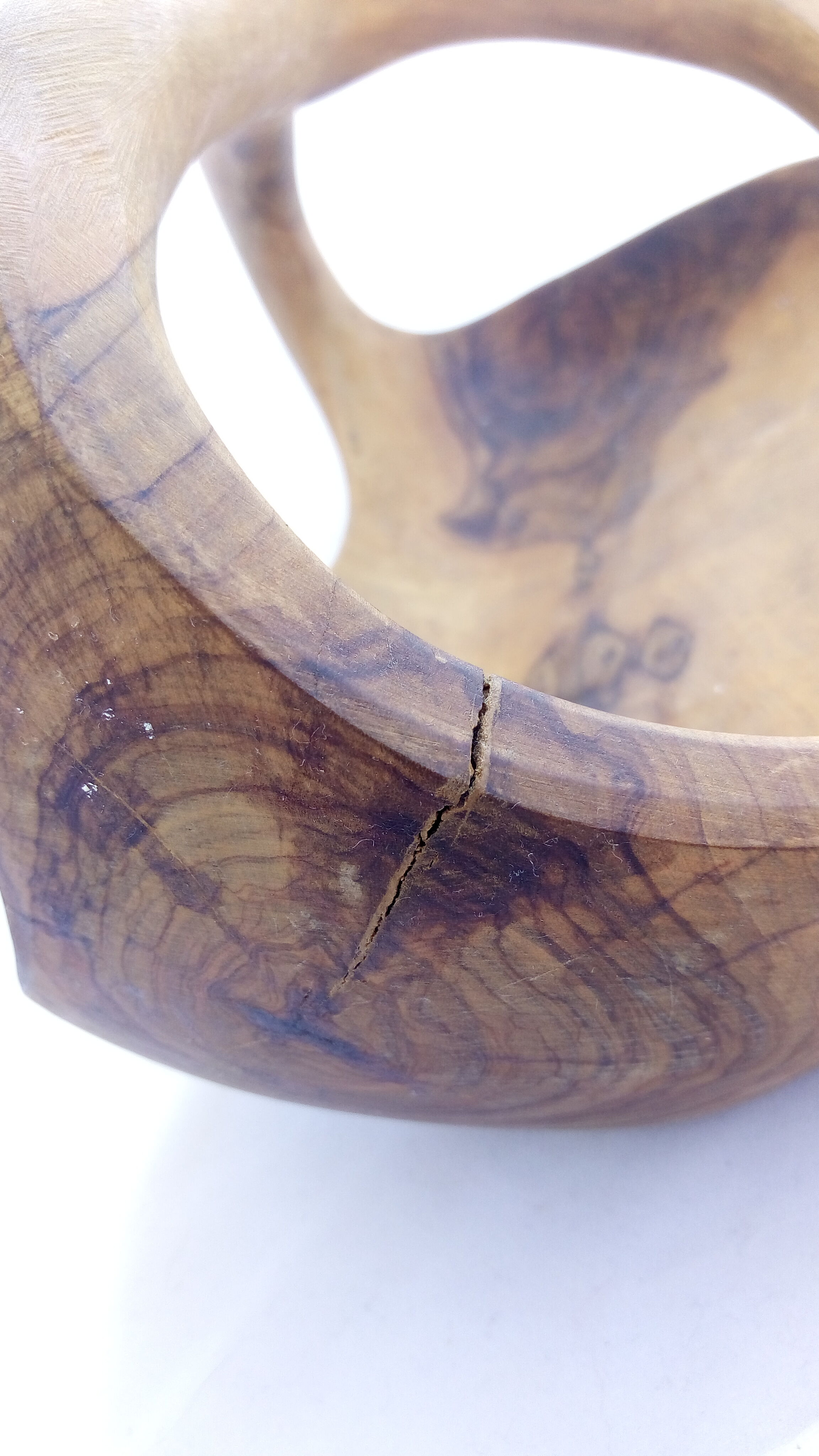 Brutal olive wood cut