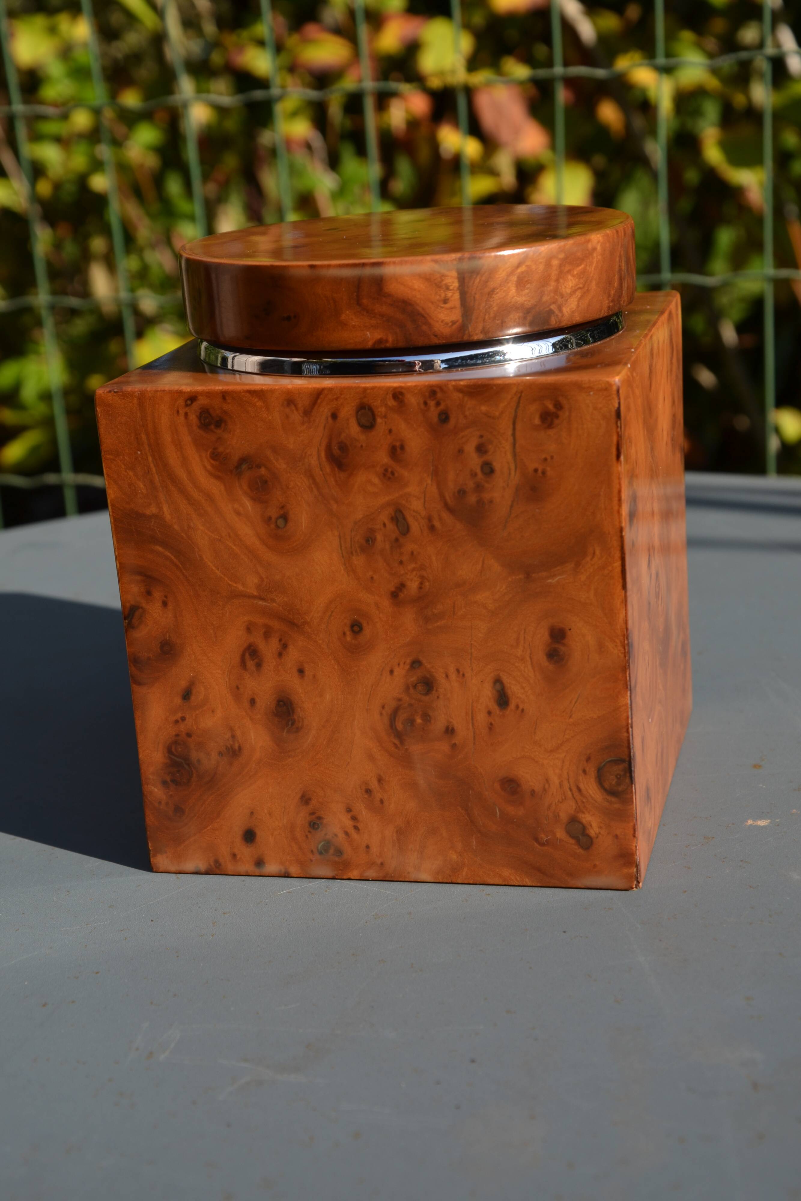 Boîte, pot à tabac en ronce de noyer