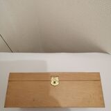 Box of 32 boxwood chess pawns