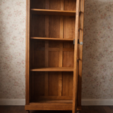Small Parisian glass-fronted cabinet in oak from the late 19th century – a timeless ally for small spaces.