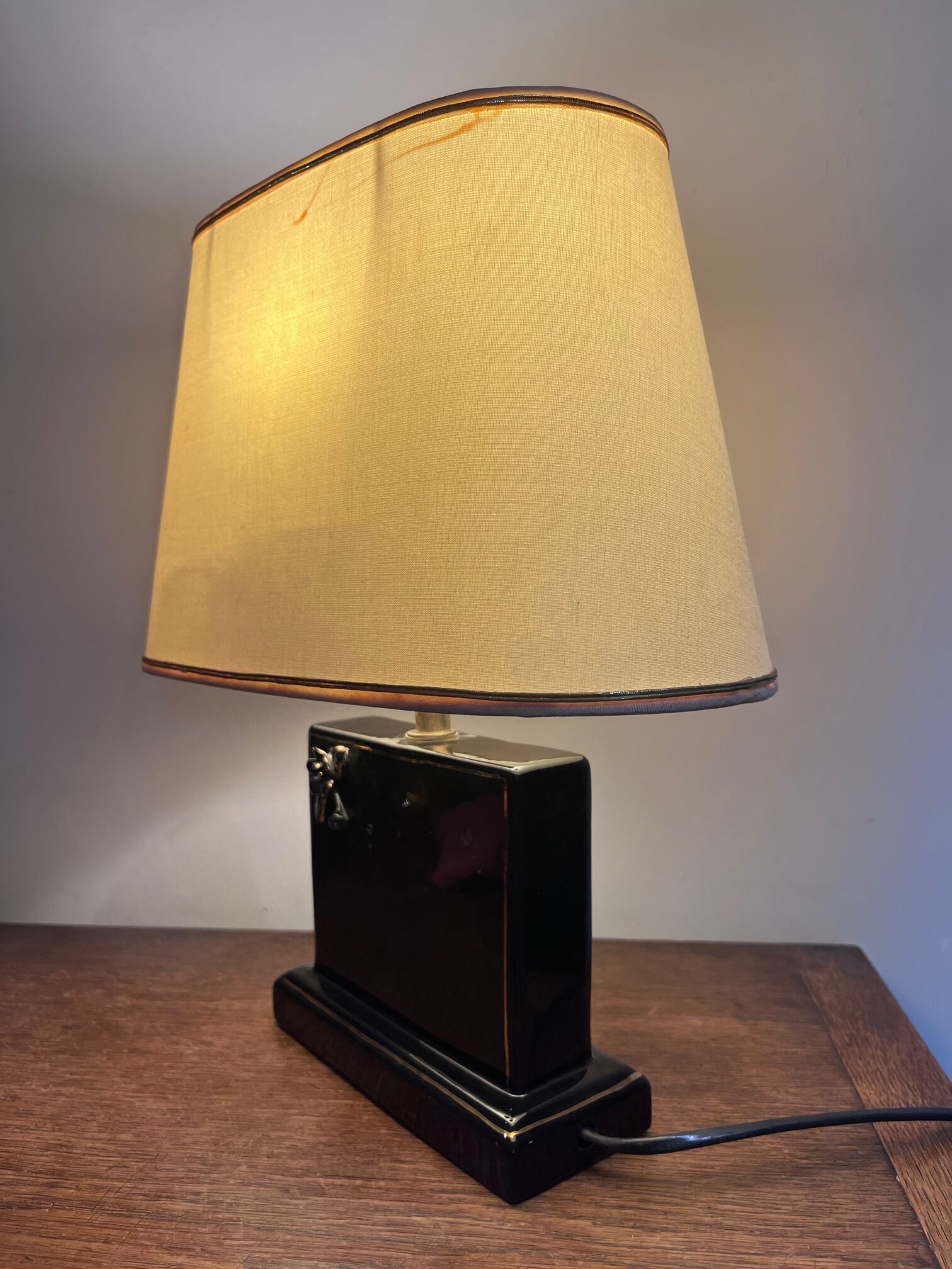 Ceramic lamp with rose decoration