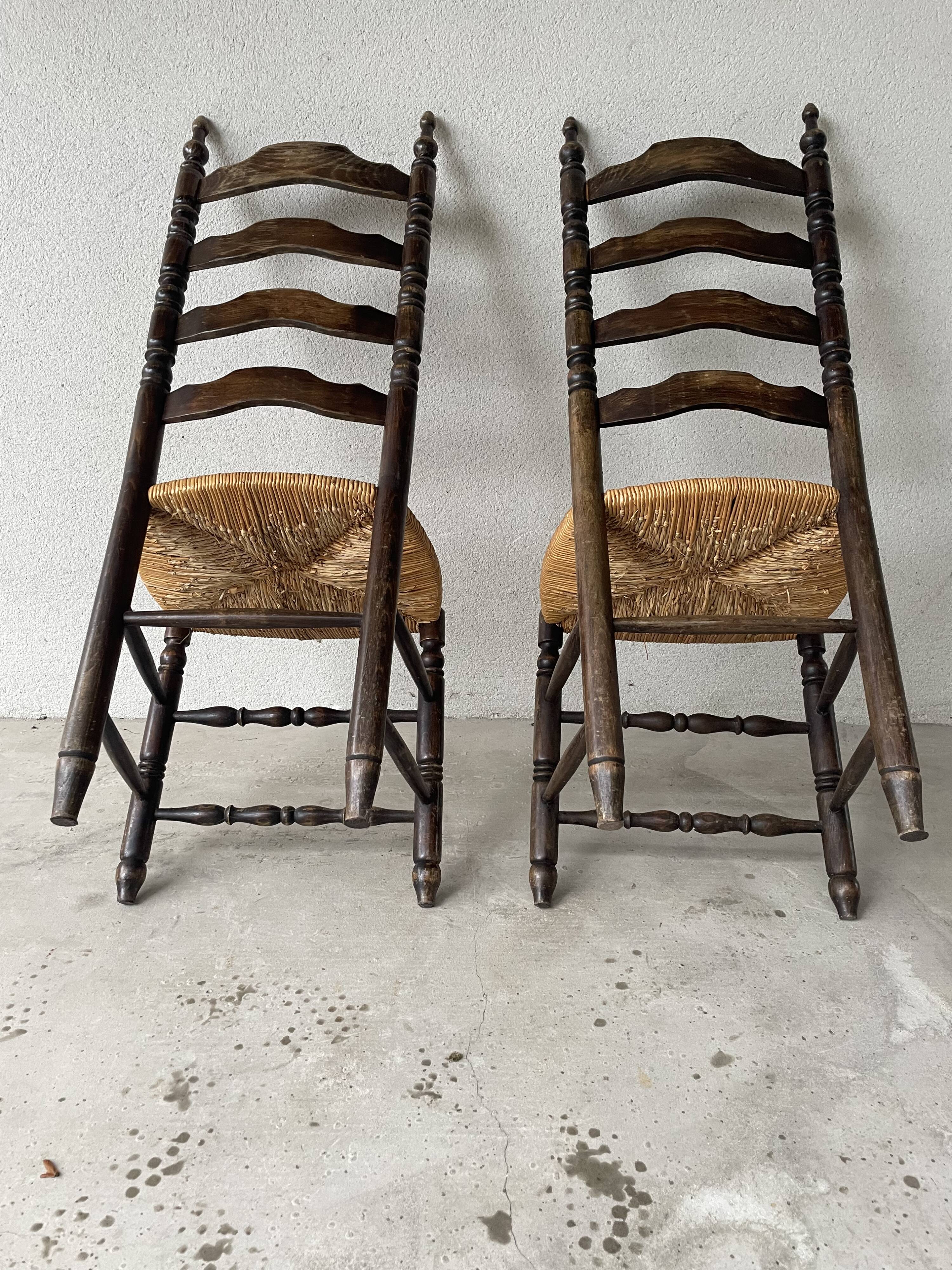 Chaise style campagnard bois massif et paille 1950
