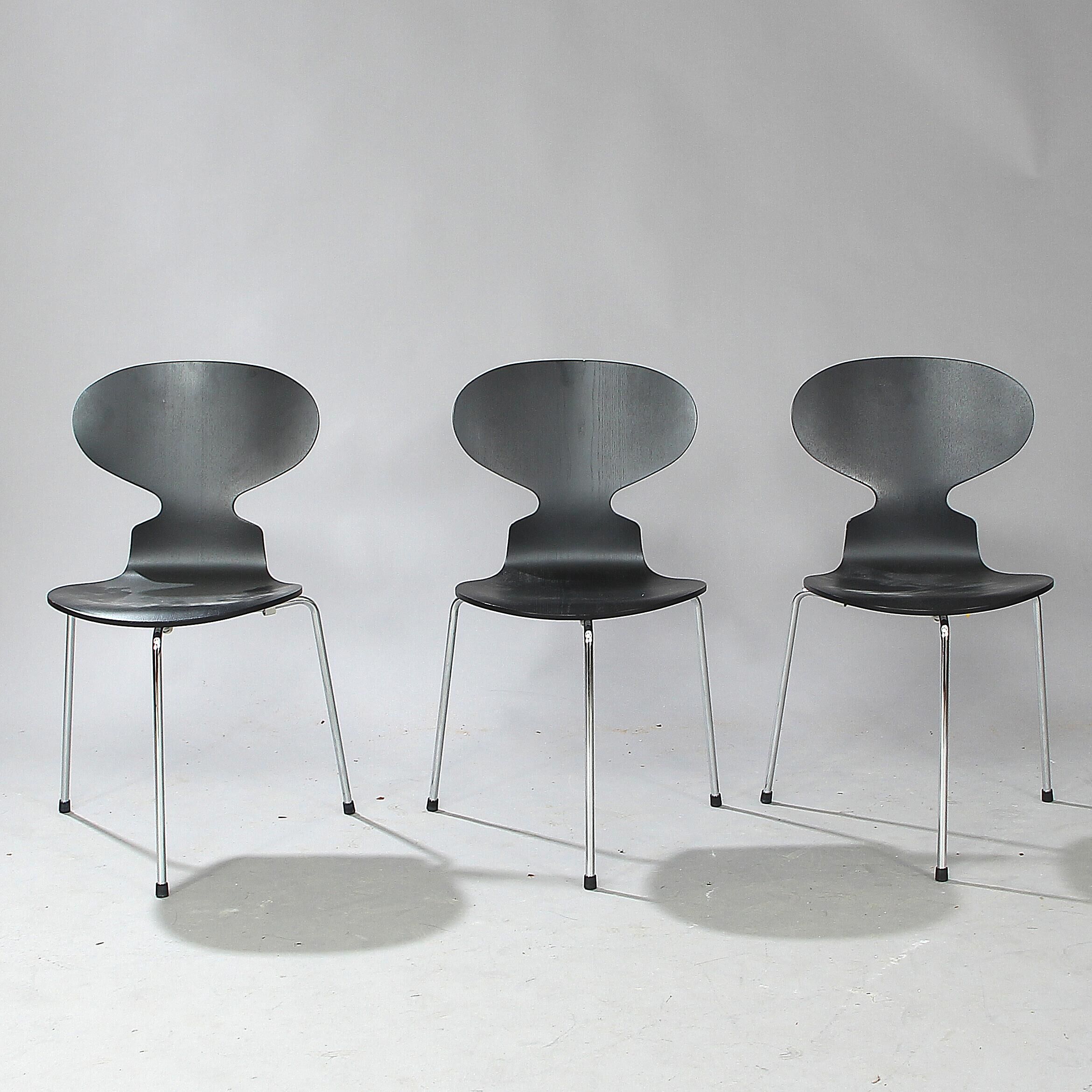 Table et chaises d'Arne Jacobsen édition Fritz Hansen