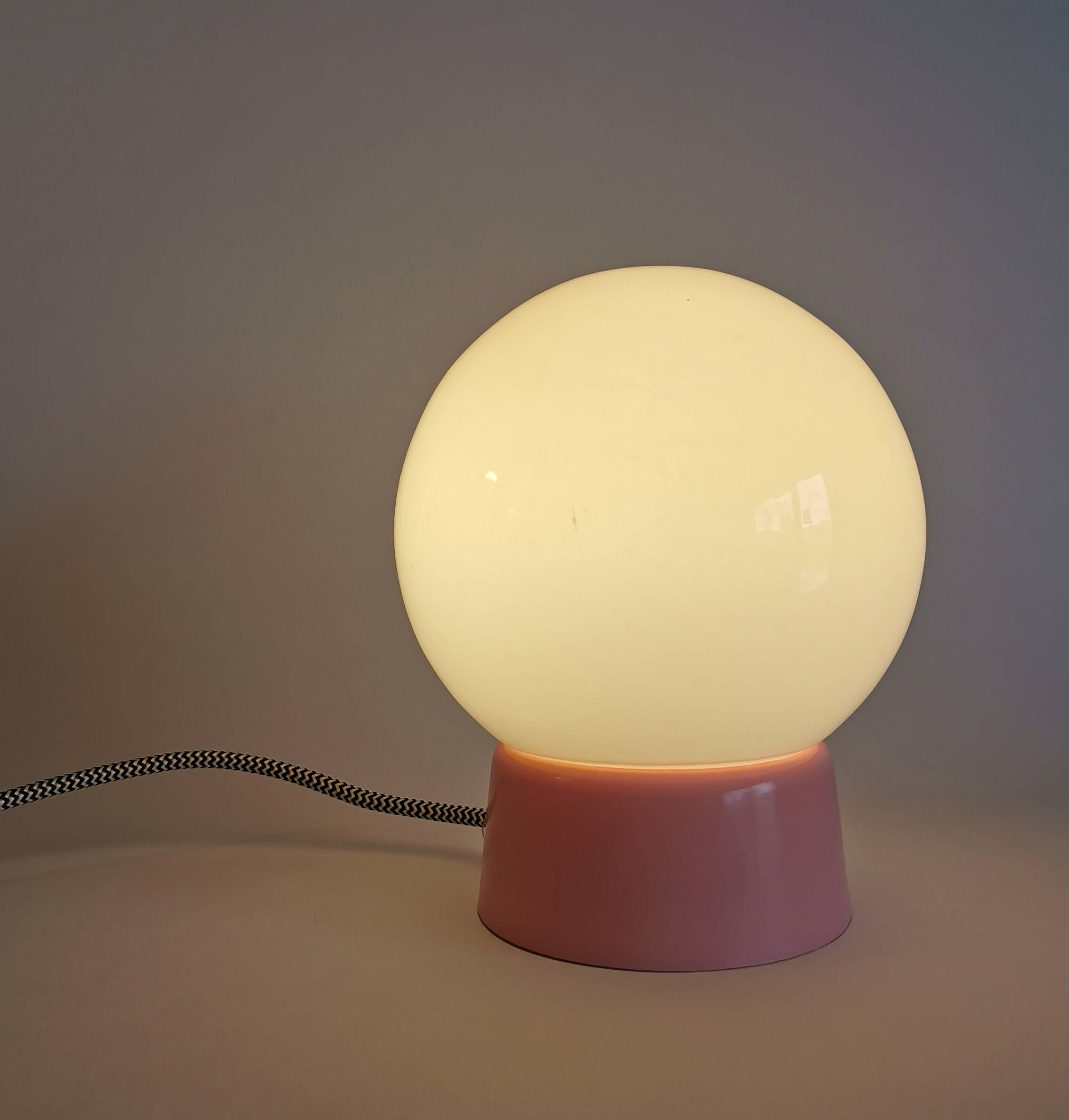 Vintage white opaline living room bedside desk lamp "Malabar"