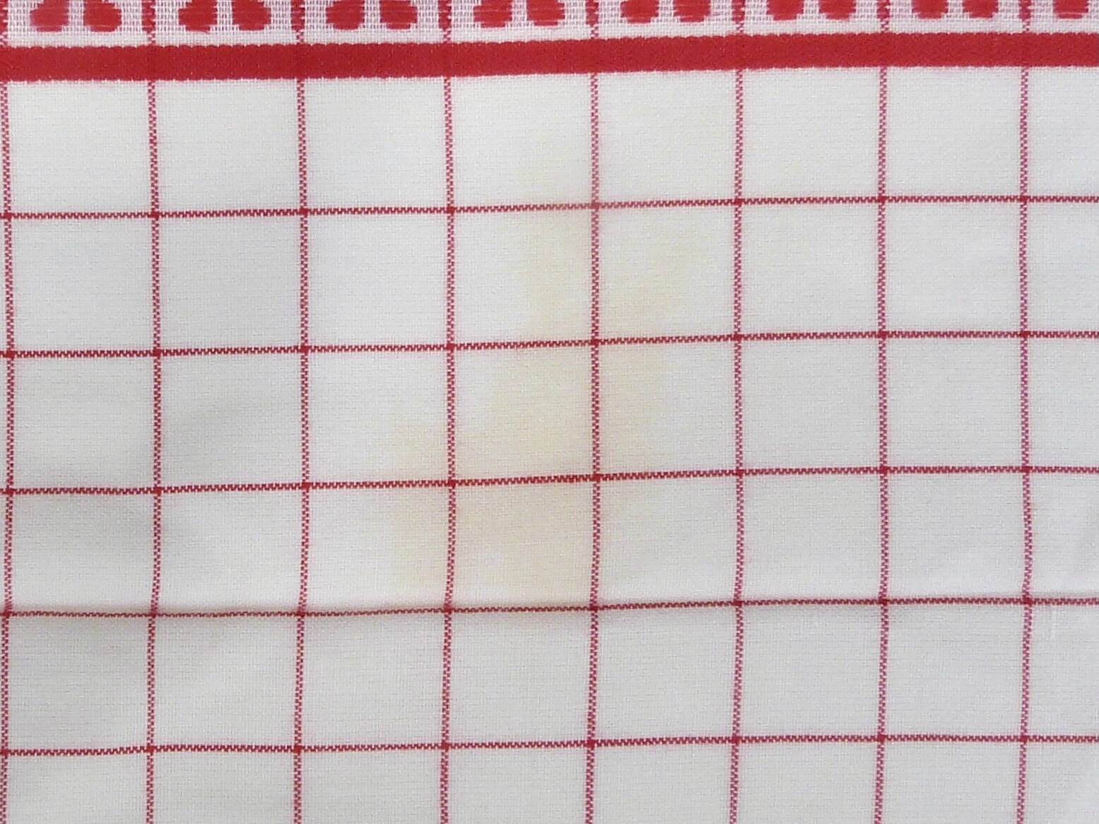 White and red embroidered tablecloth and eight matching napkins, 200x150cm
