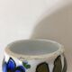 4 coquetiers dépareillés en porcelaine (3 signés : Henriot Quimper, JR Sarlat, et Alain Blanchard)