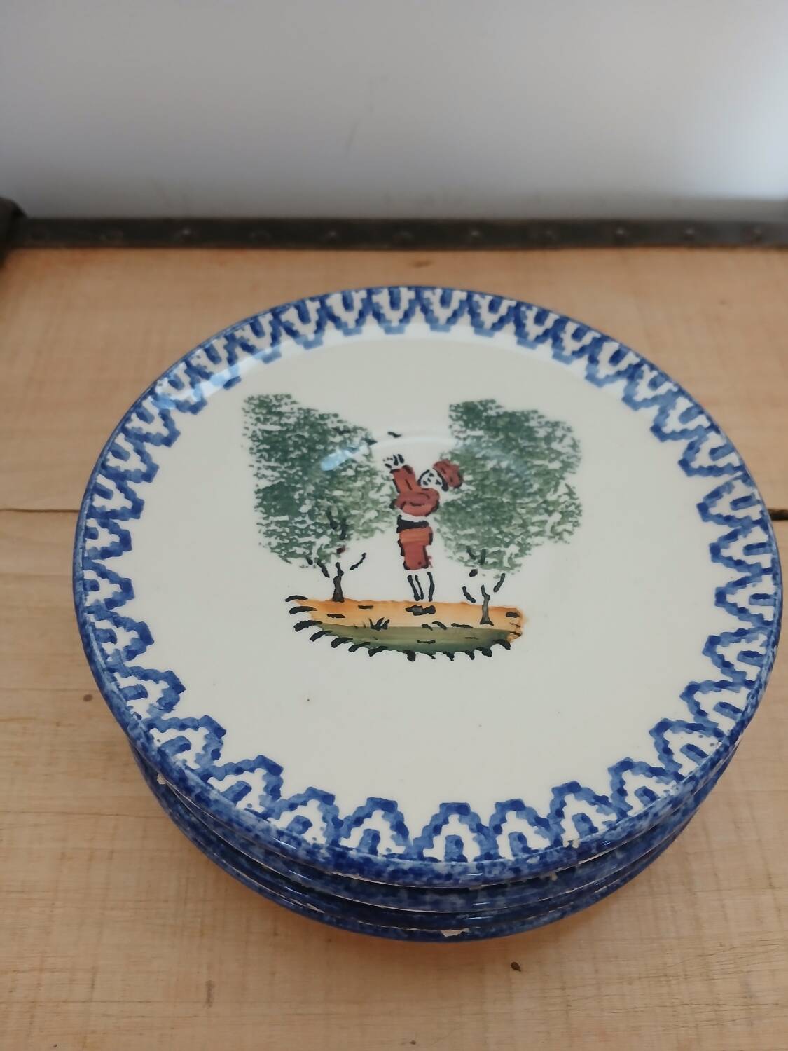 5 small Saint Clément plates/saucers