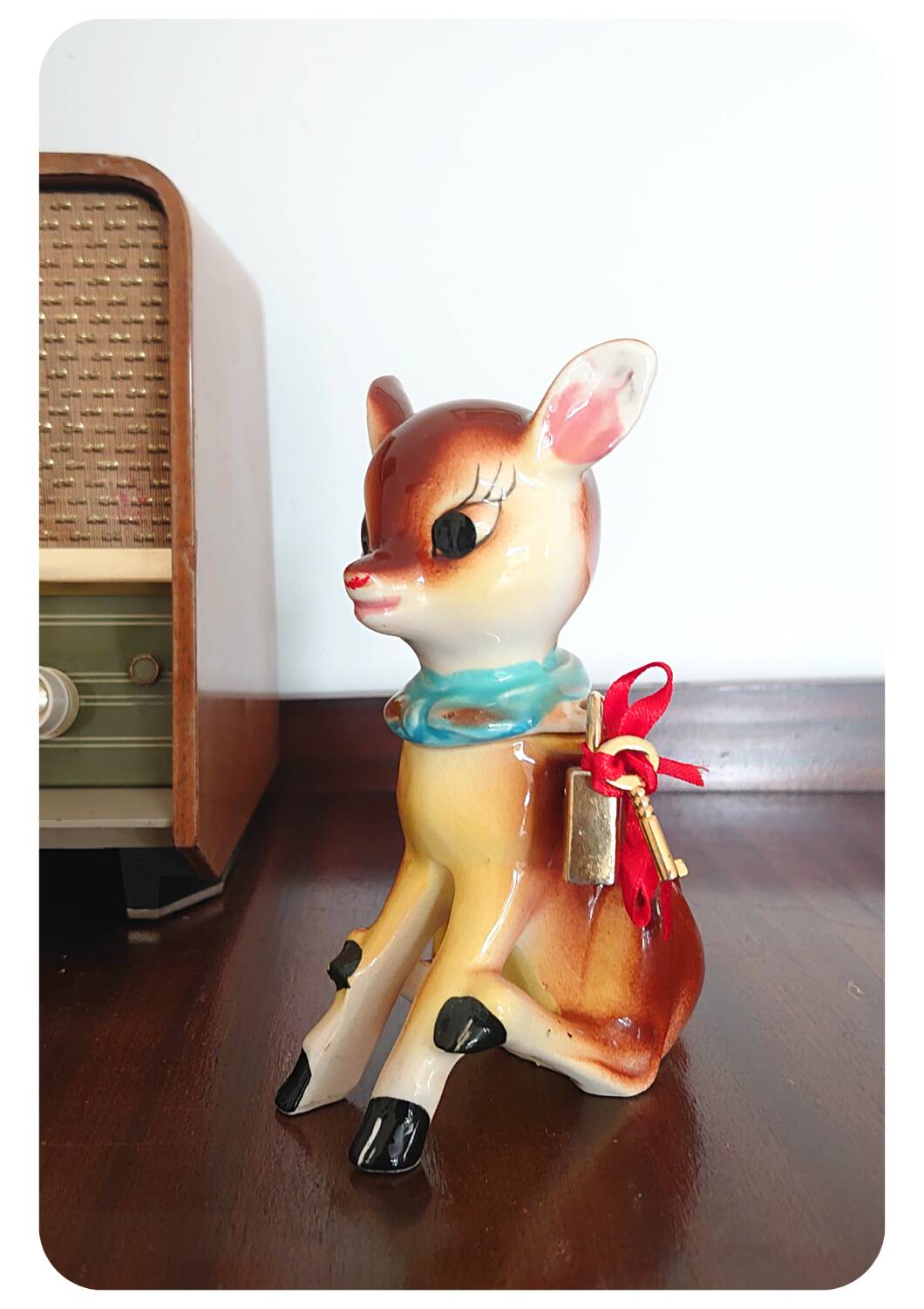 Tirelire de cerf en céramique vintage avec serrure et clé