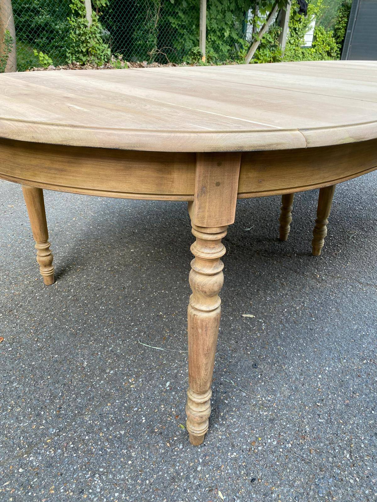 Large round extendable Louis Philippe 19th century dining table, renovated, 250cm