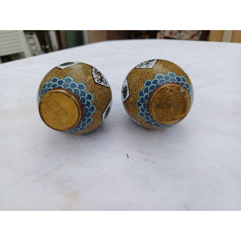 Paire de vases Chine en émaux cloisonnés