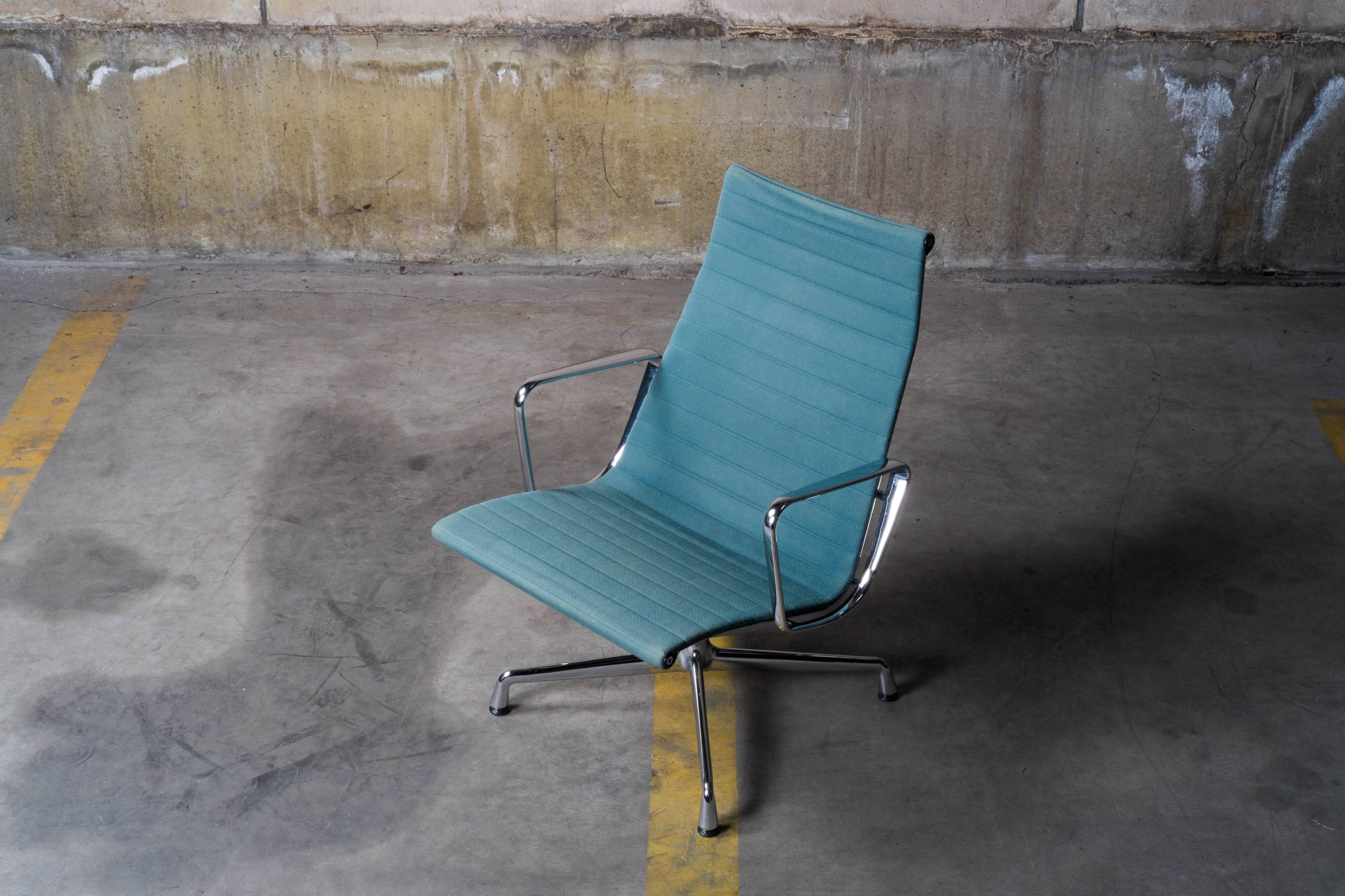 Charles & Ray Eames - Vitra EA116 easy chair