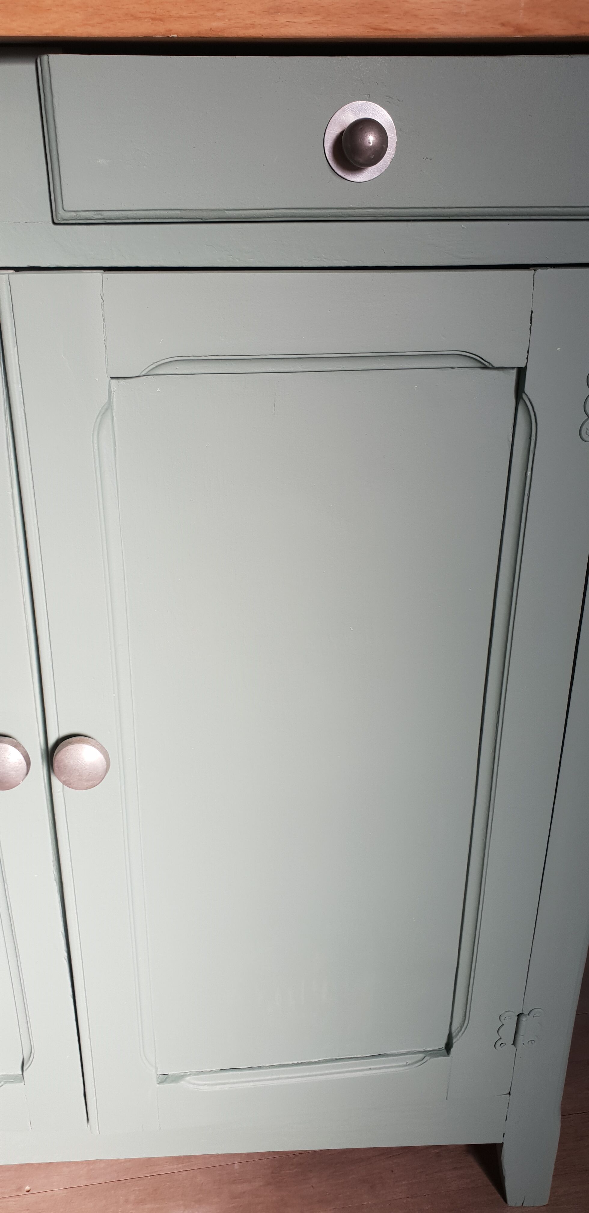 Parisian green buffet