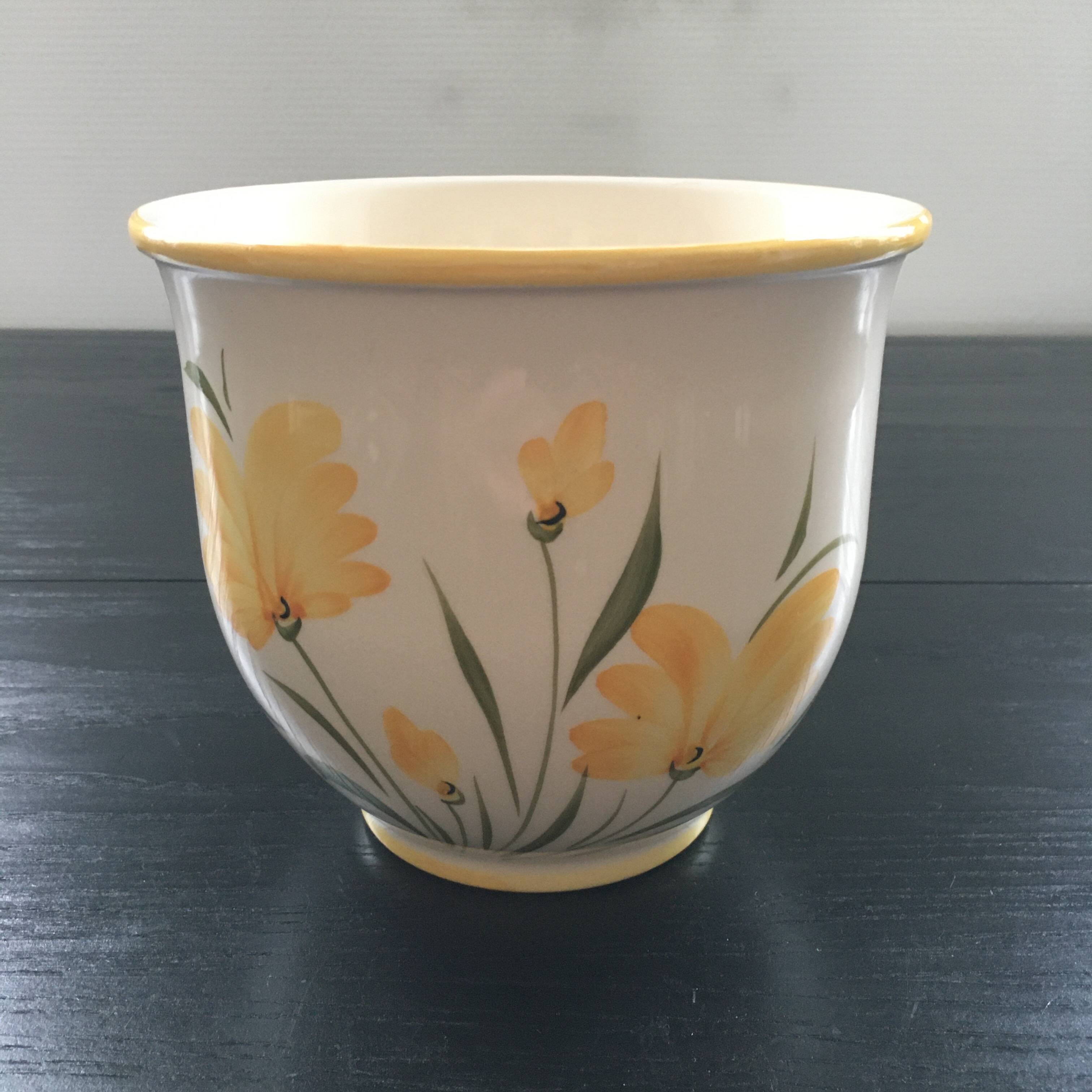 Italian flowerpot with floral decoration