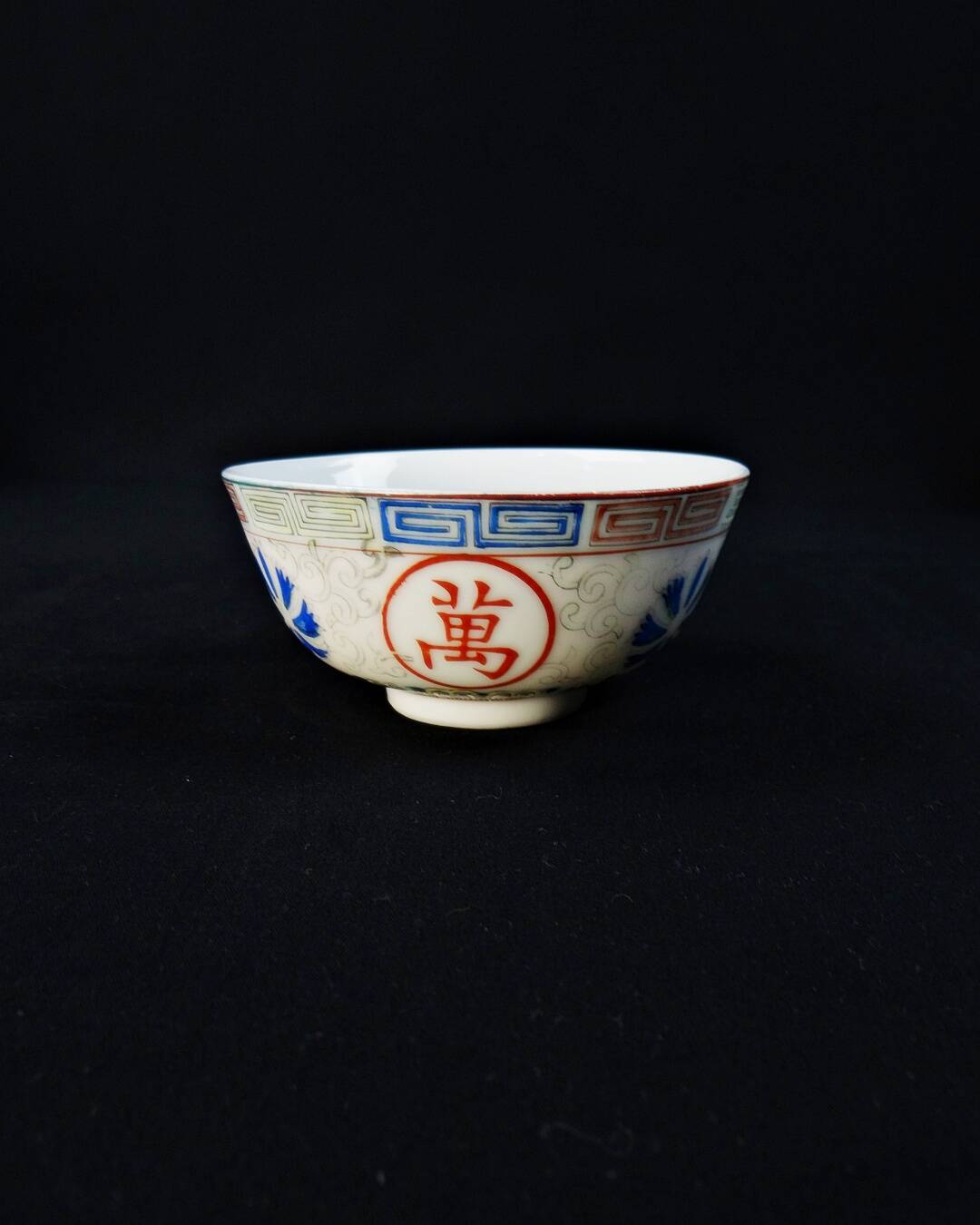 Chinese porcelain tea bowl on heel, Qing Dynasty, early 20th century