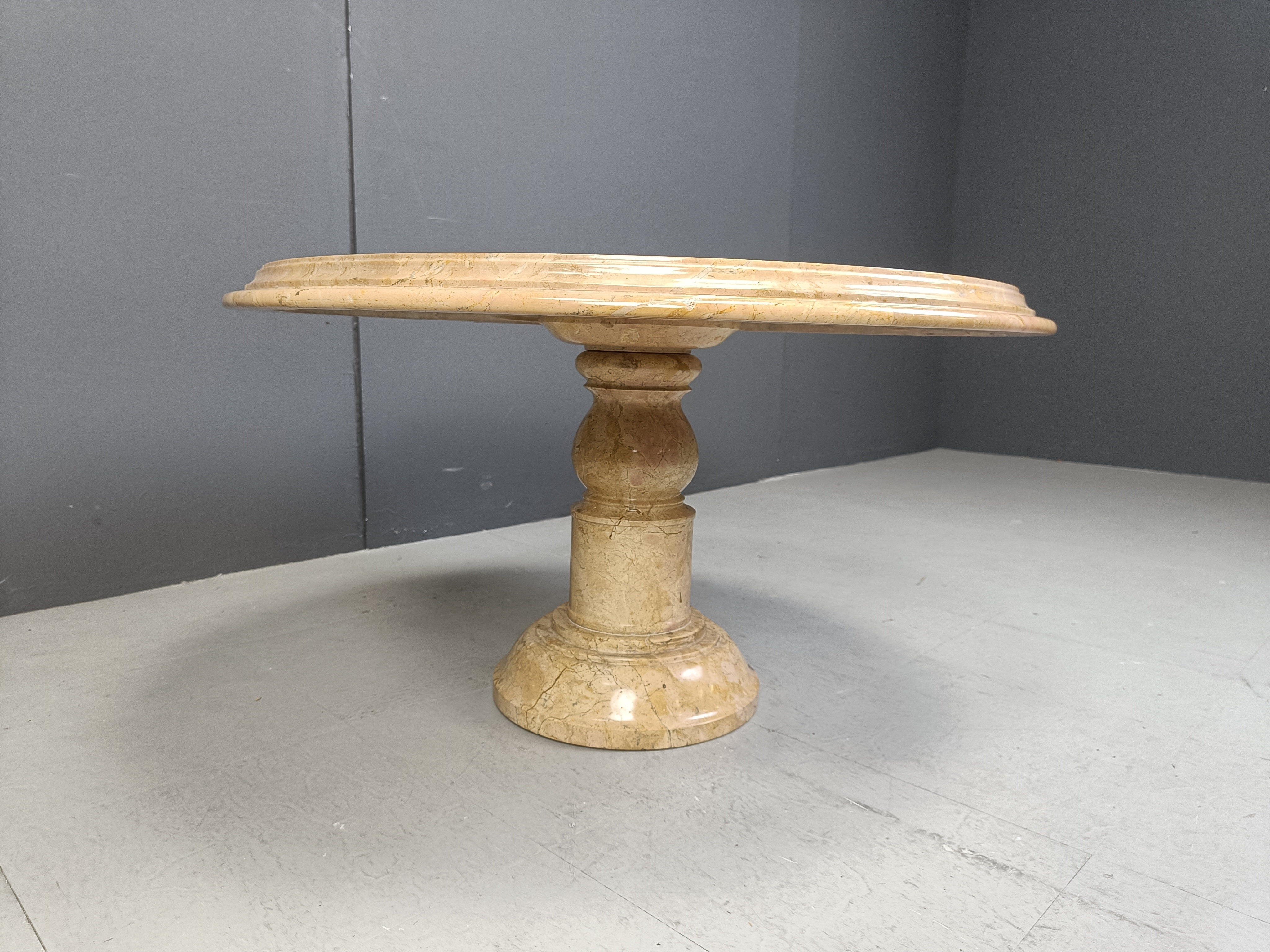 Vintage round Italian marble coffee table, 1960s
