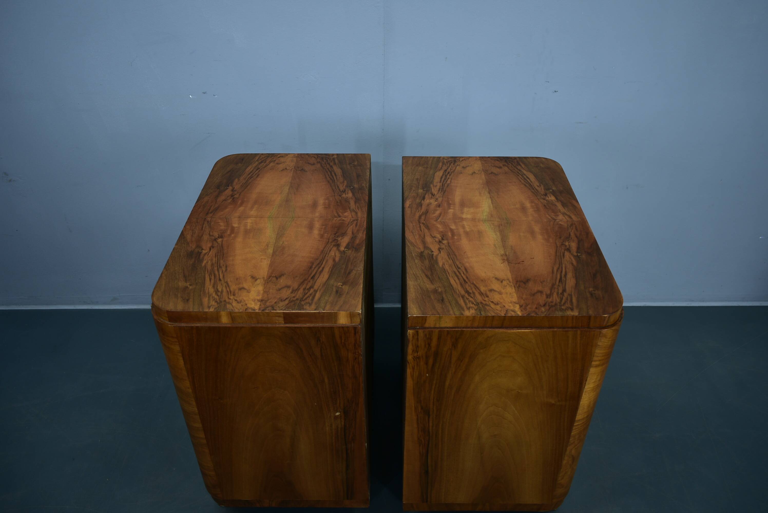 Table de chevet art déco des années 1937, Tchécoslovaquie
