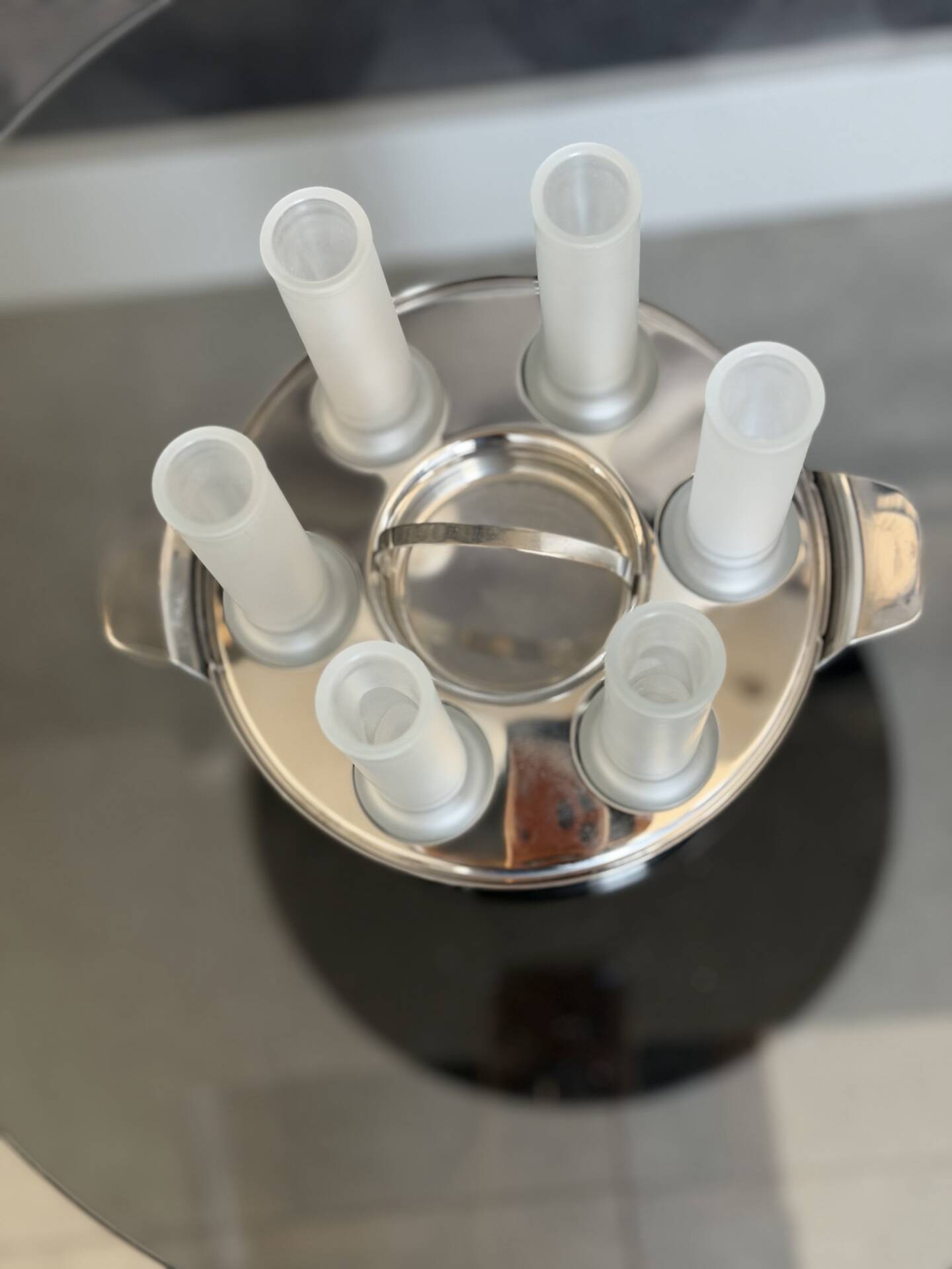 Service Vodka Caviar vintage 1970s – Complete with cooling tray.