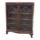 Low English display case