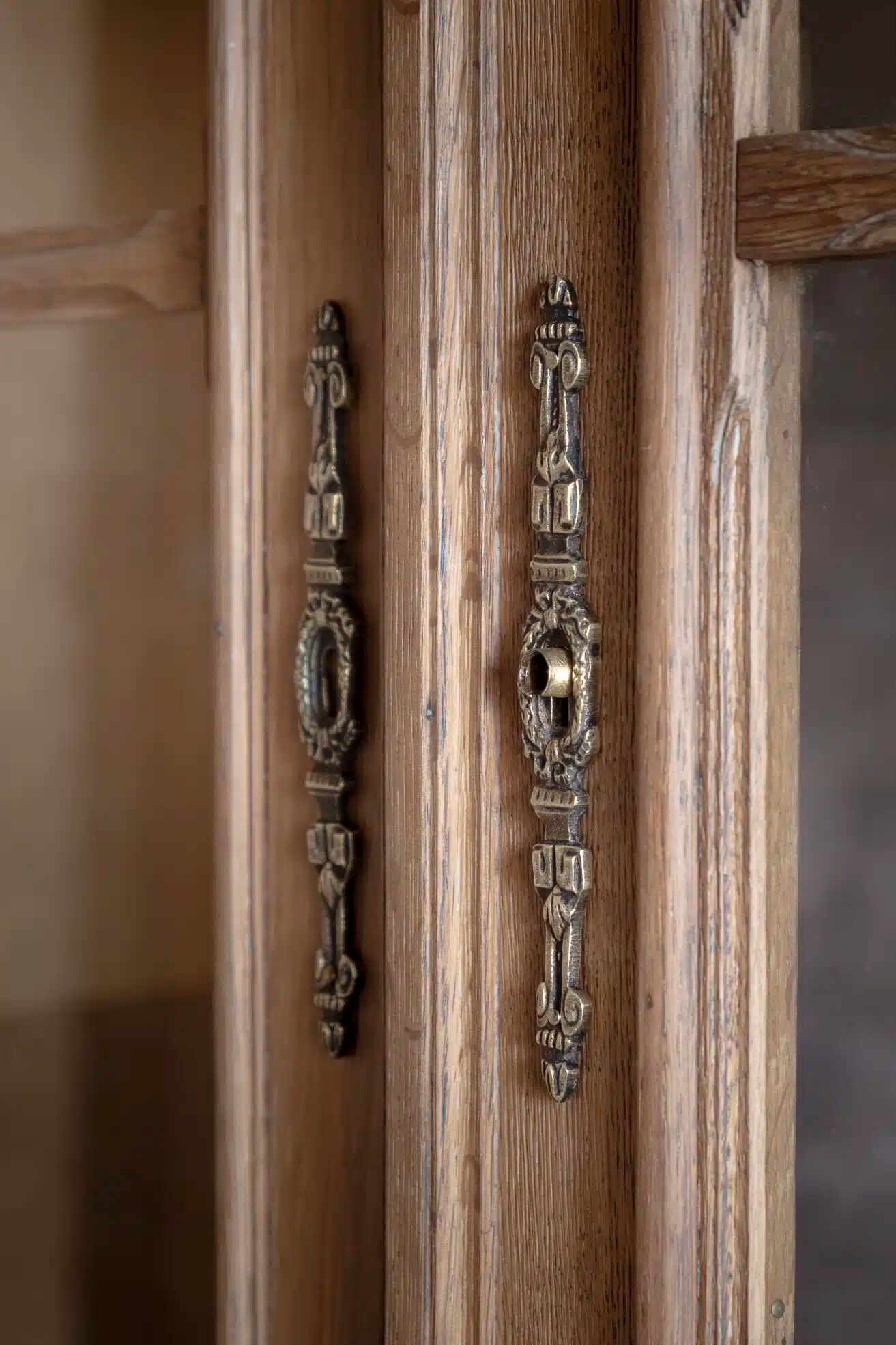 Grande vitrine en chêne « Augustine »