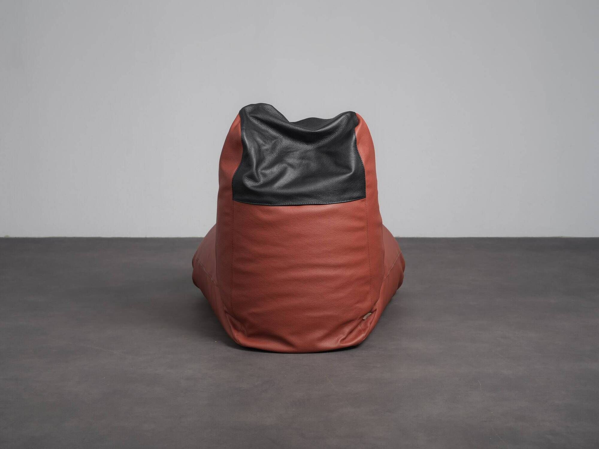 Pair of Boya leather lounge chairs by Roderick Vos for Pode, Netherlands, 2016