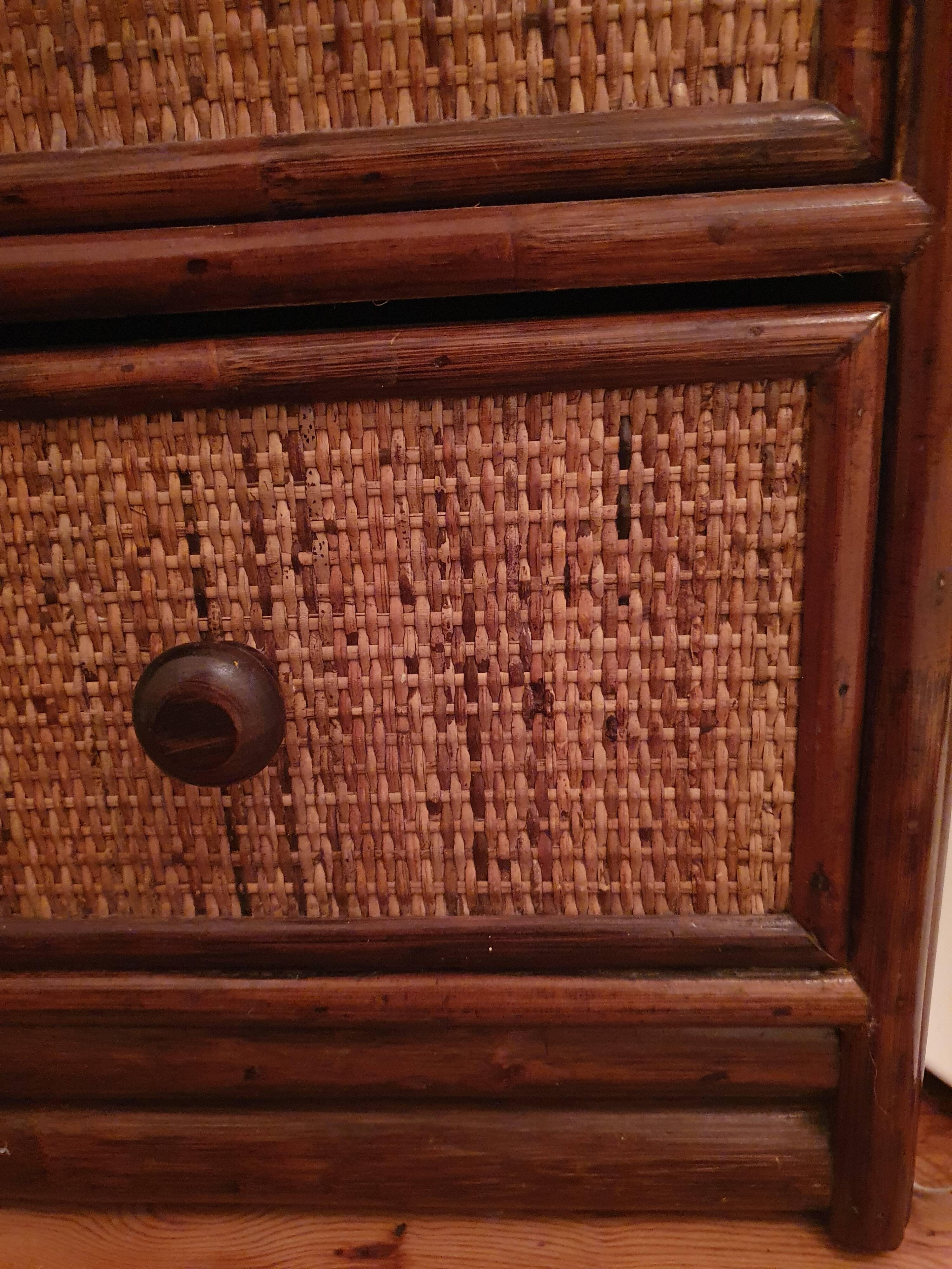 Commodity in rattan 5 drawers