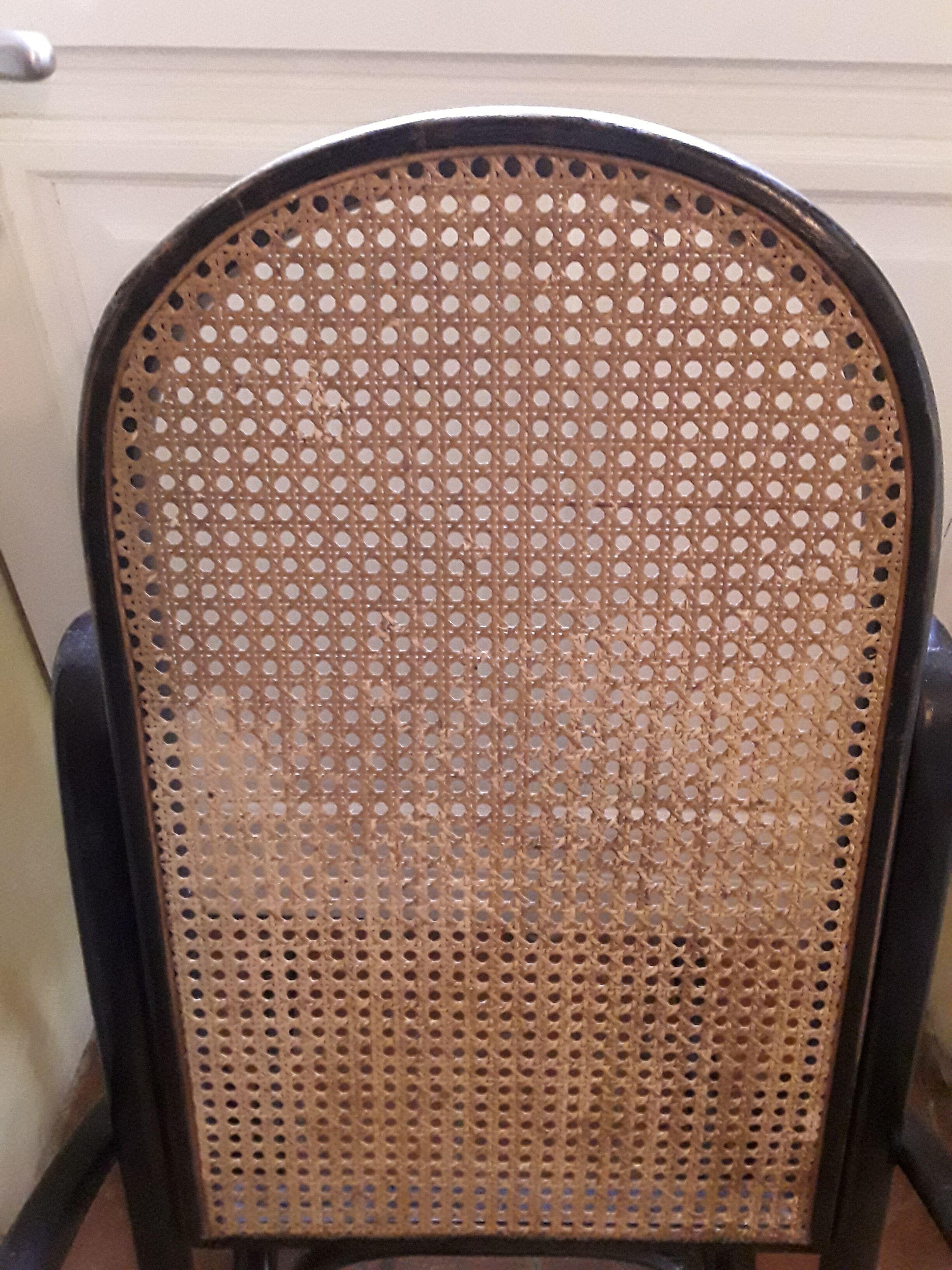 Vintage canneal rocking-chair