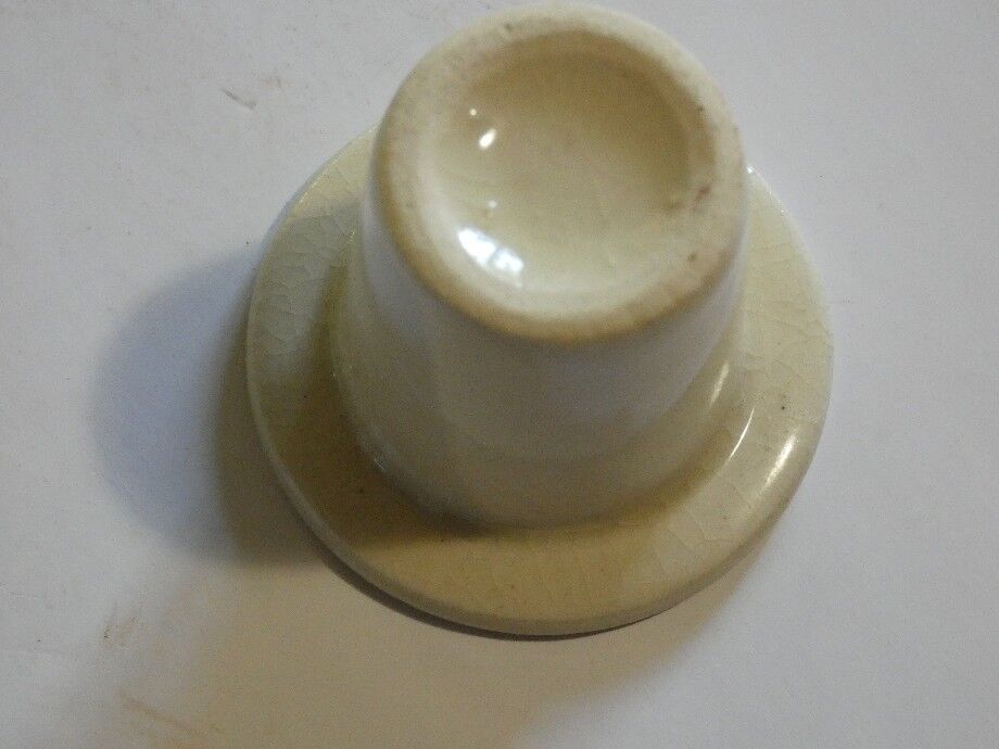 Off-white porcelain inkwell with well-curved bowl