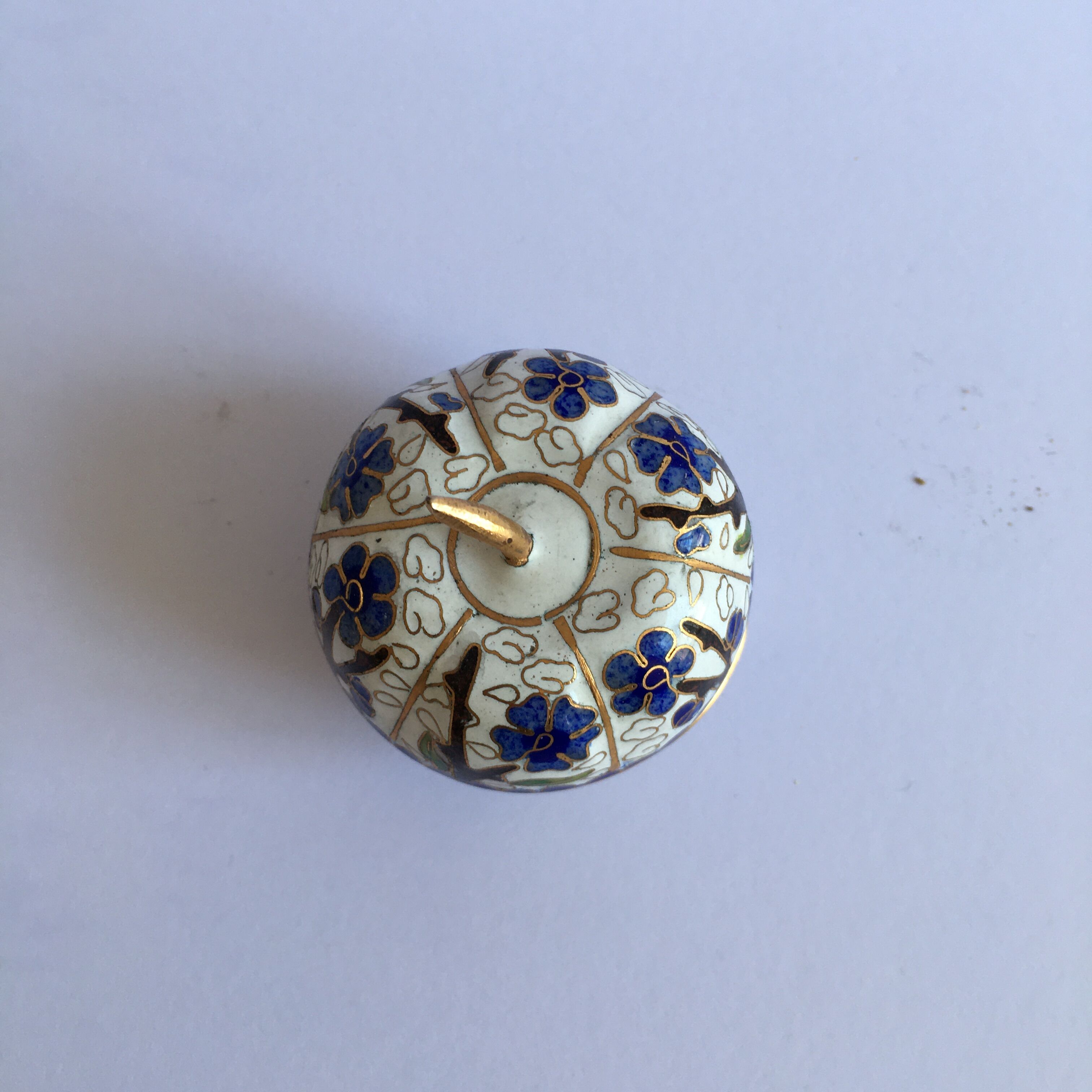 Small Chinese box partitioned enamels