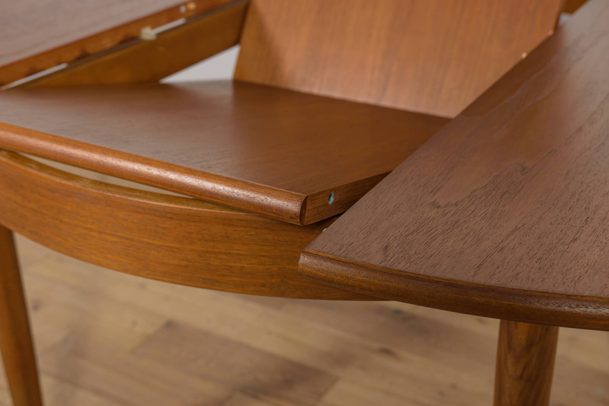 Mid-Century Round Teak Extendable Dining Table, United Knigdom, 1960s