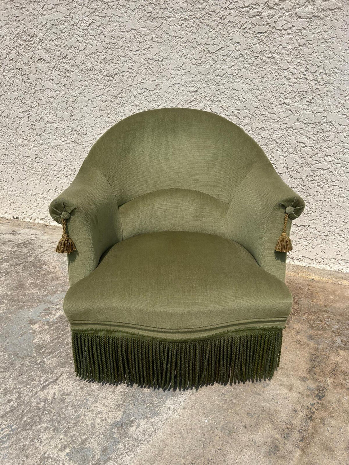 Paire de fauteuils crapaud vert vintage