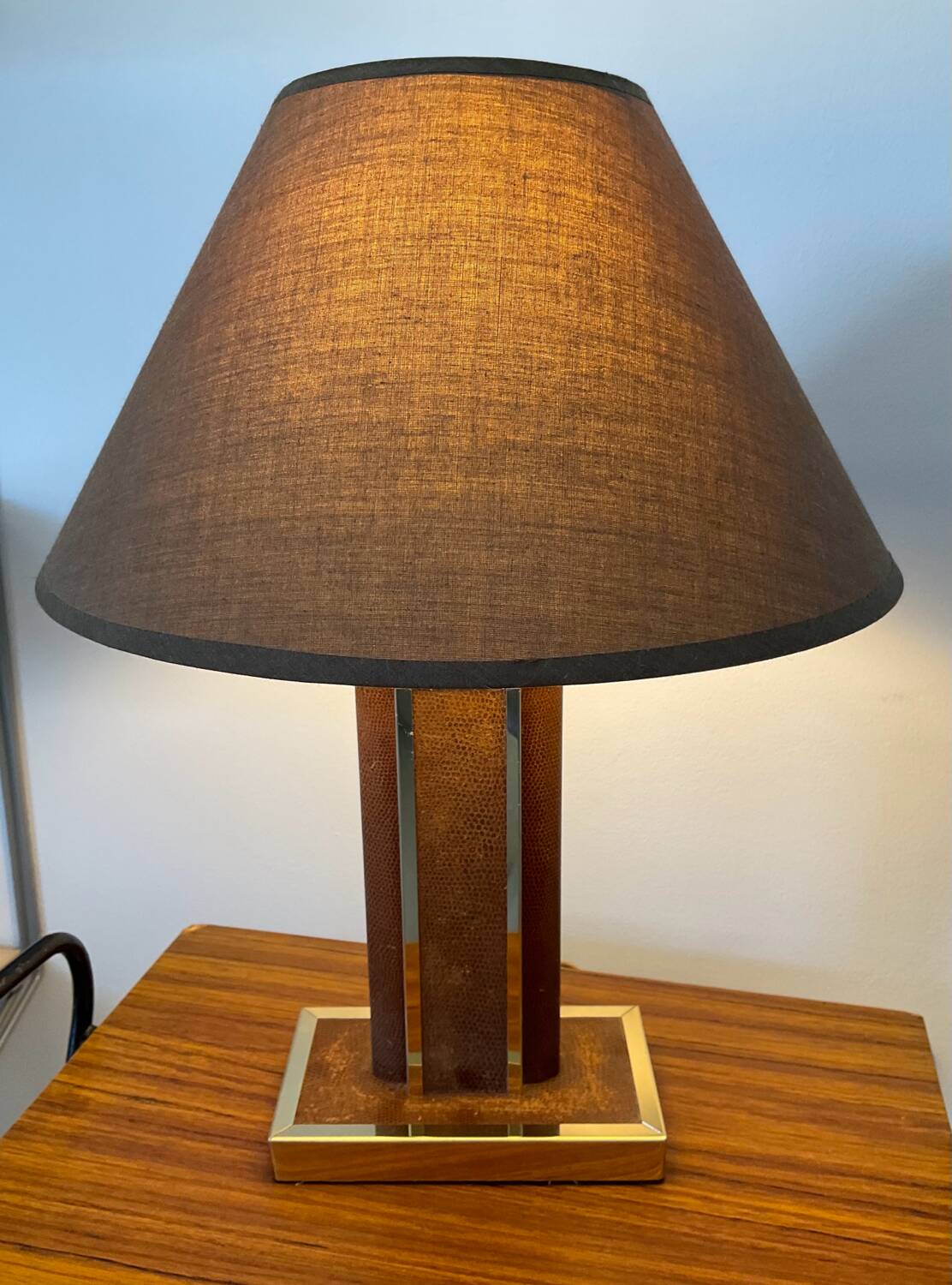 Vintage lamp in leather and gold metal