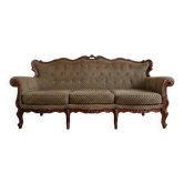 Classic 3-seater sofa in brown fabric and wood.