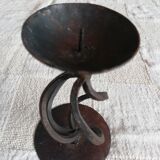 Rusty twisted candle holder for round candles