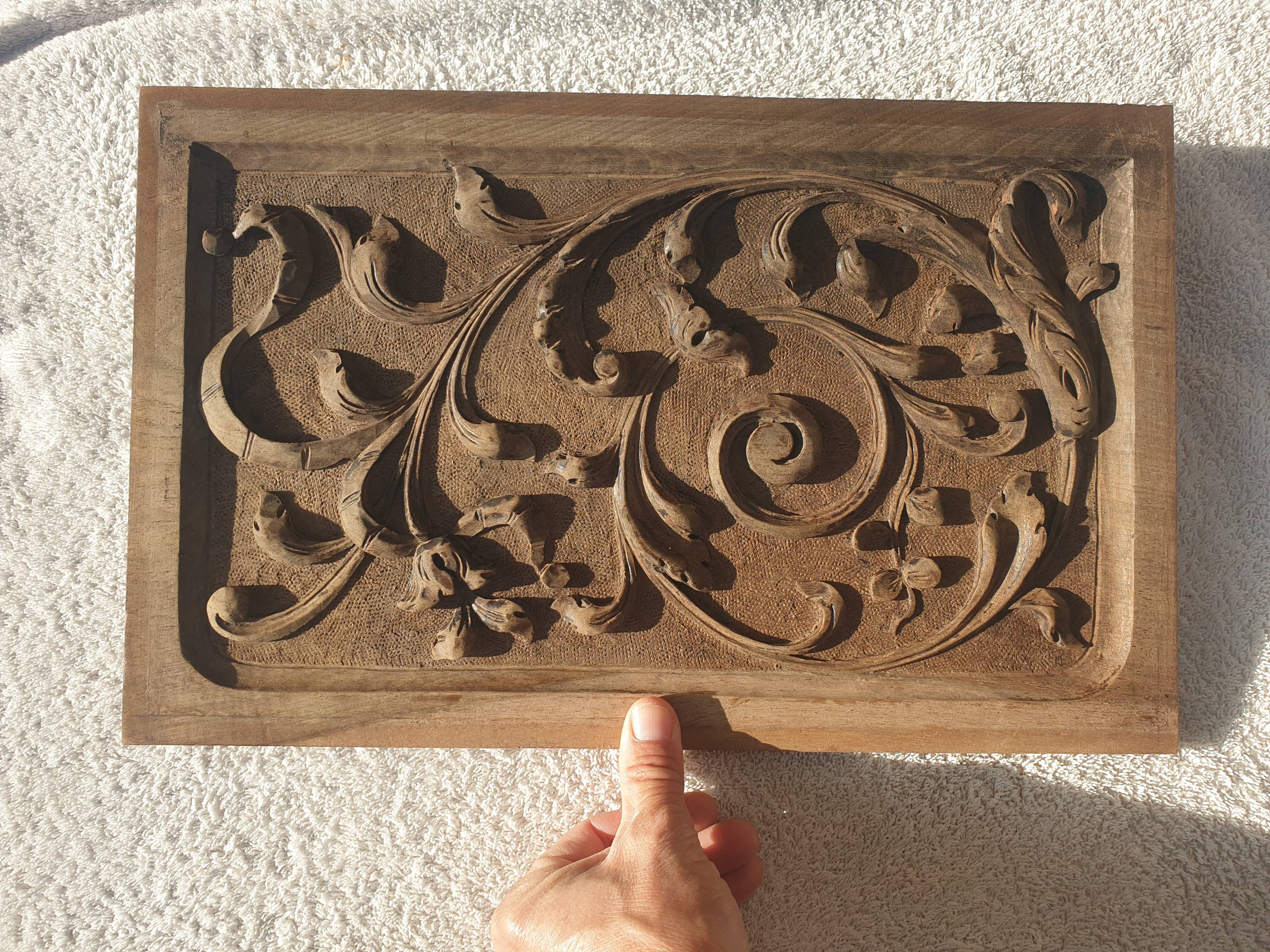 Pair of pediment / bas relief / carved wooden plaque