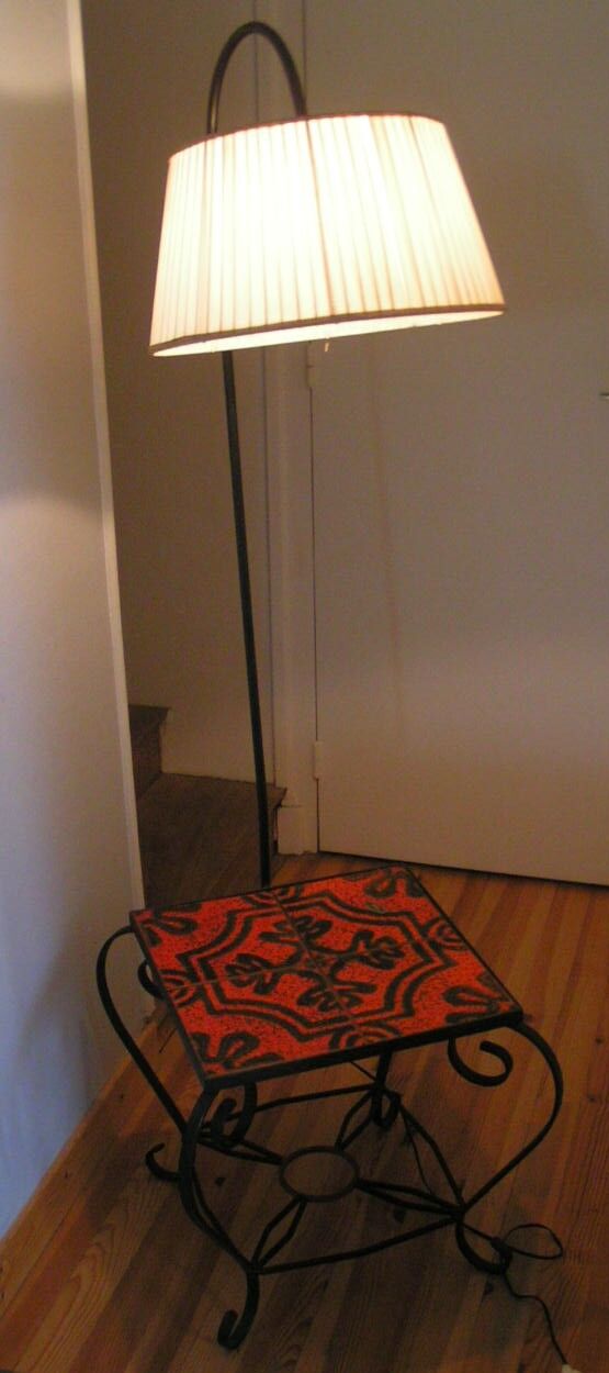 Reading floor lamp