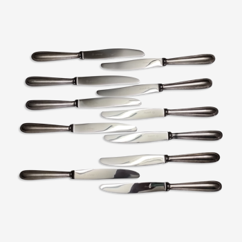 Lot de 12 couteaux de table Christofle modèle "perles" en métal argenté des années 60