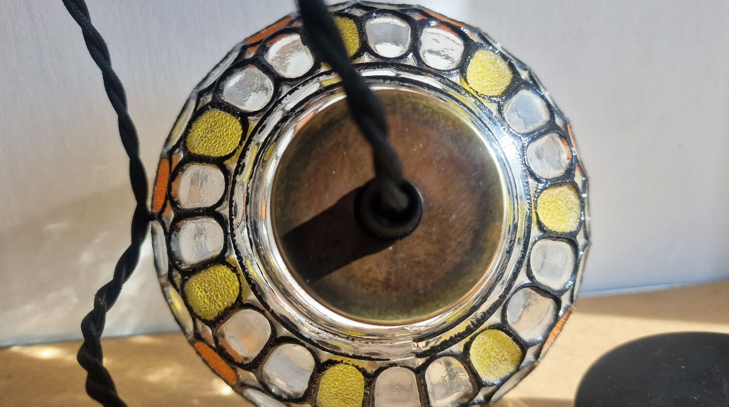 Colored suspension window