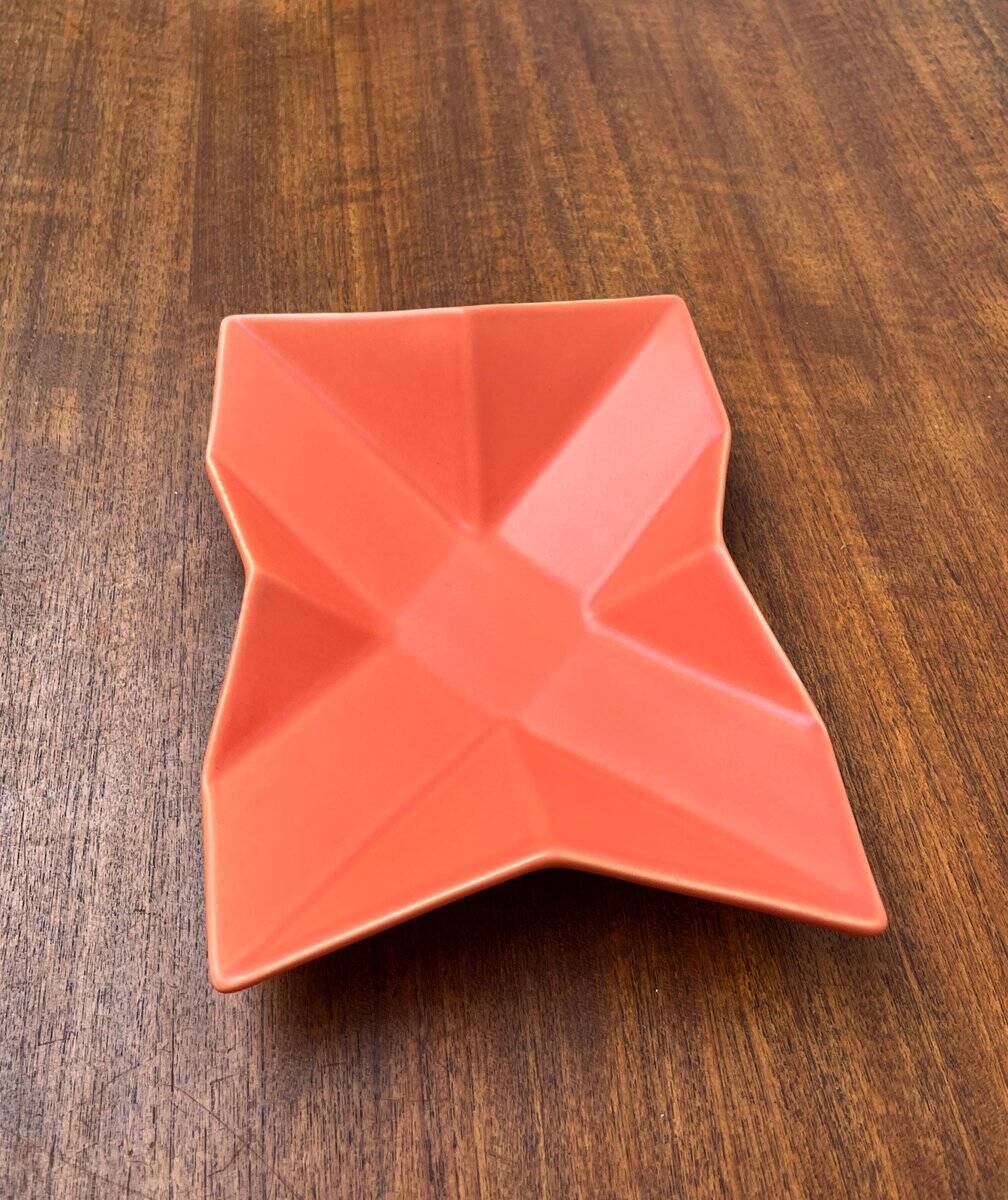 Postmodern minimalist ceramic bowl from the Asa collection, 1980s.
