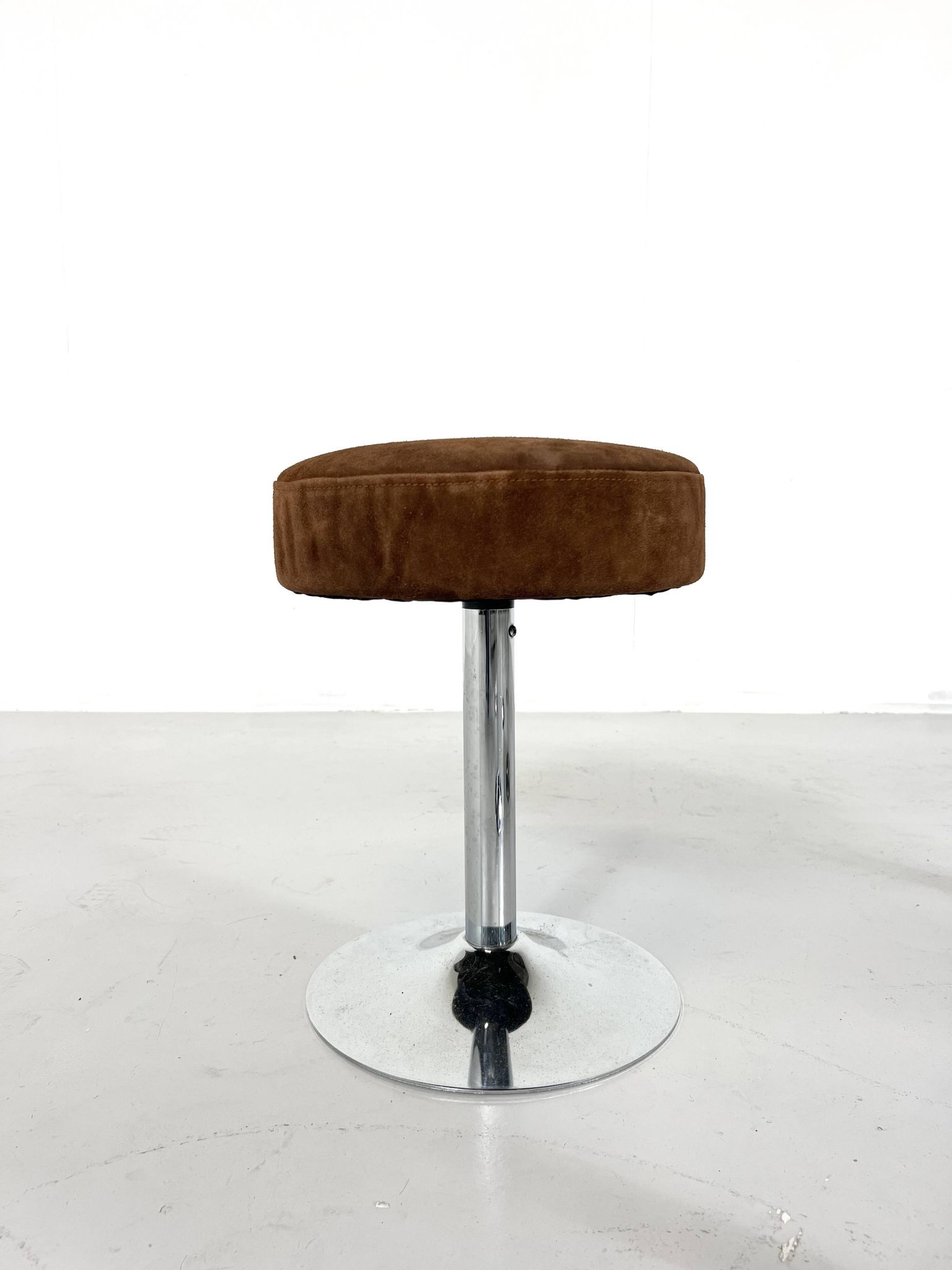 Tabourets des années 50, siège en cuir marron et chrome, années 1970, ensemble de 6