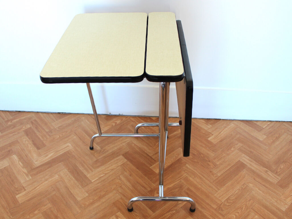 Table in folding Formica