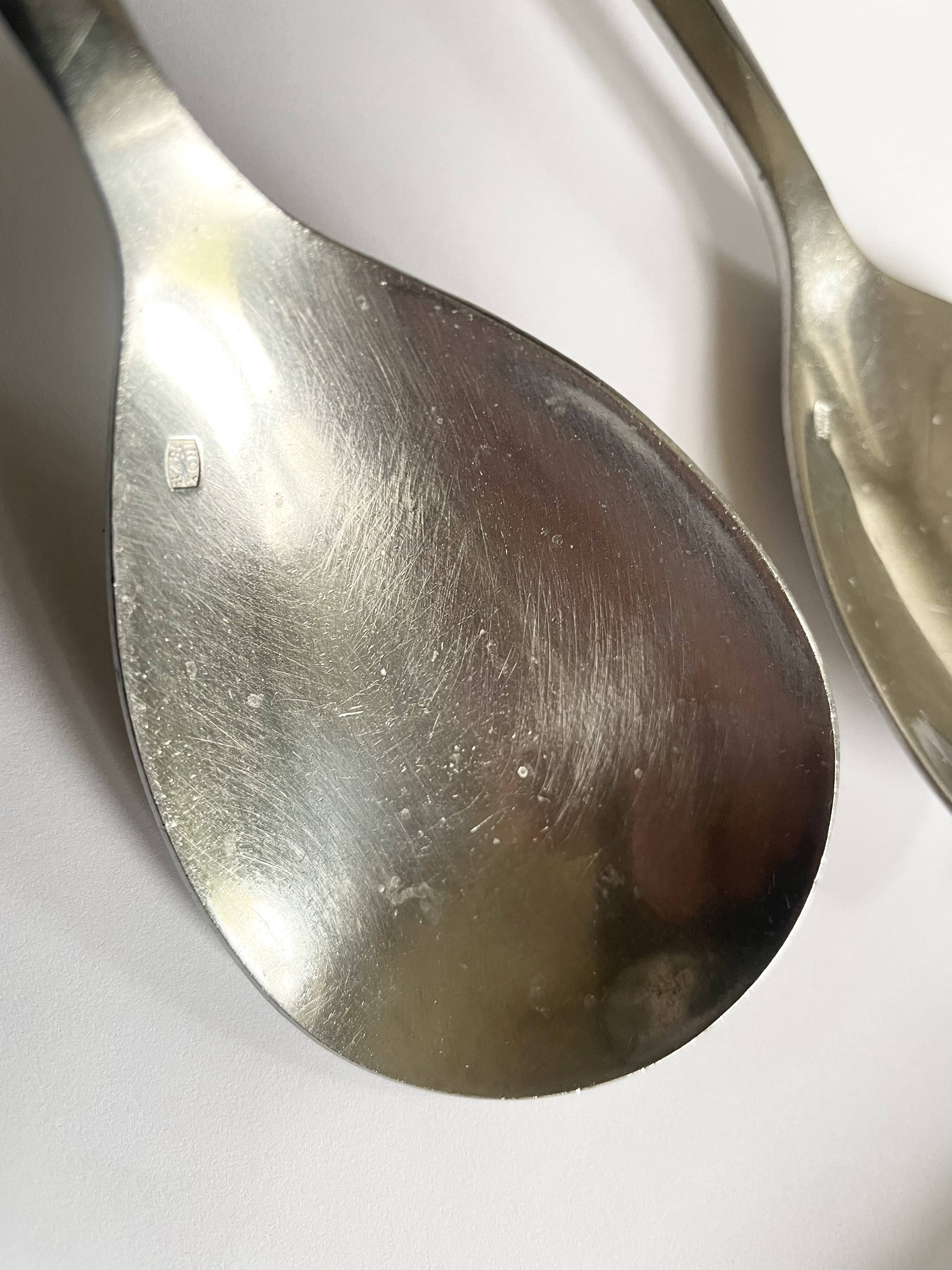 Salad servers with bamboo handles
