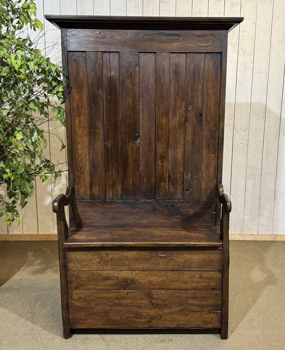 Entrance furniture, Breton wardrobe in oak and chestnut from the 19th century.