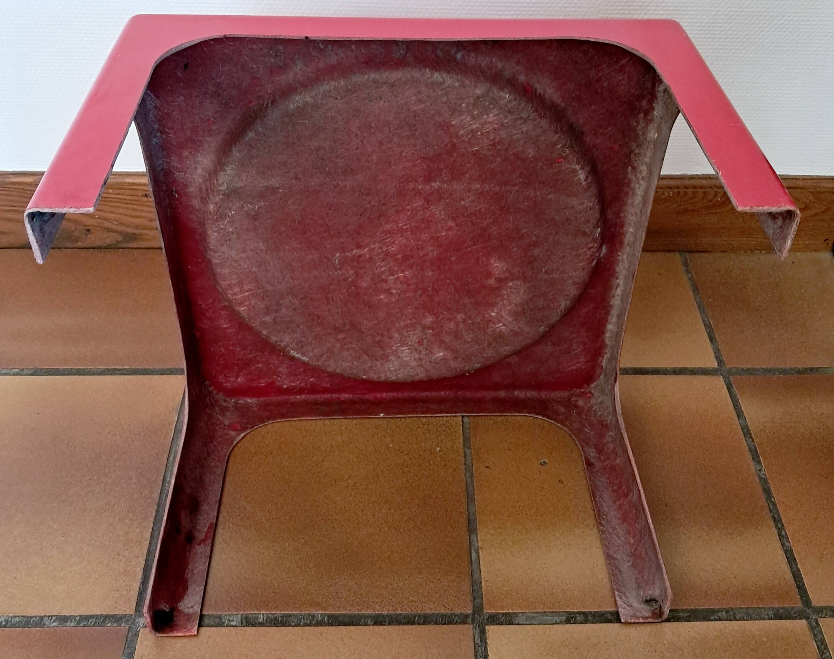 Red table OZOO. Marc Berthier for Prisunic. 1970